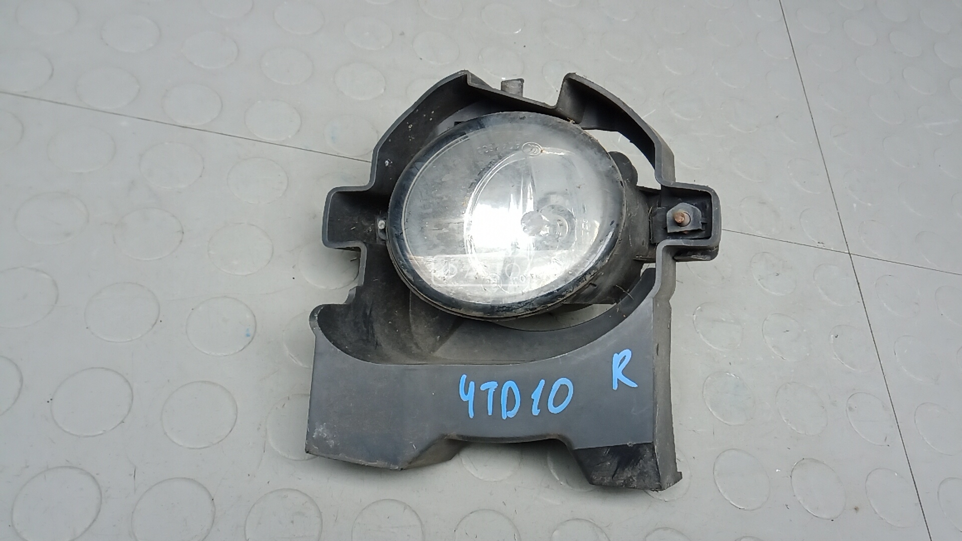 Фара галогенная правая передняя