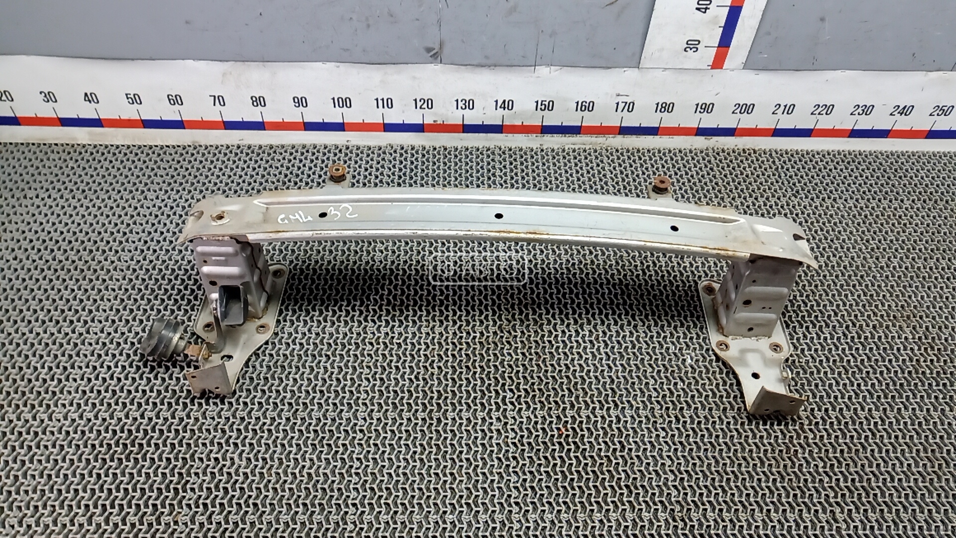 Усилитель бампера передний (кронштейн)