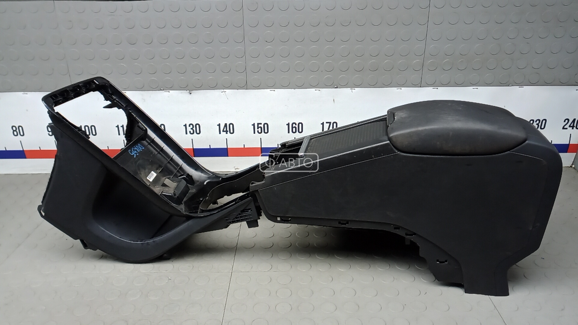 Подлокотник центральный