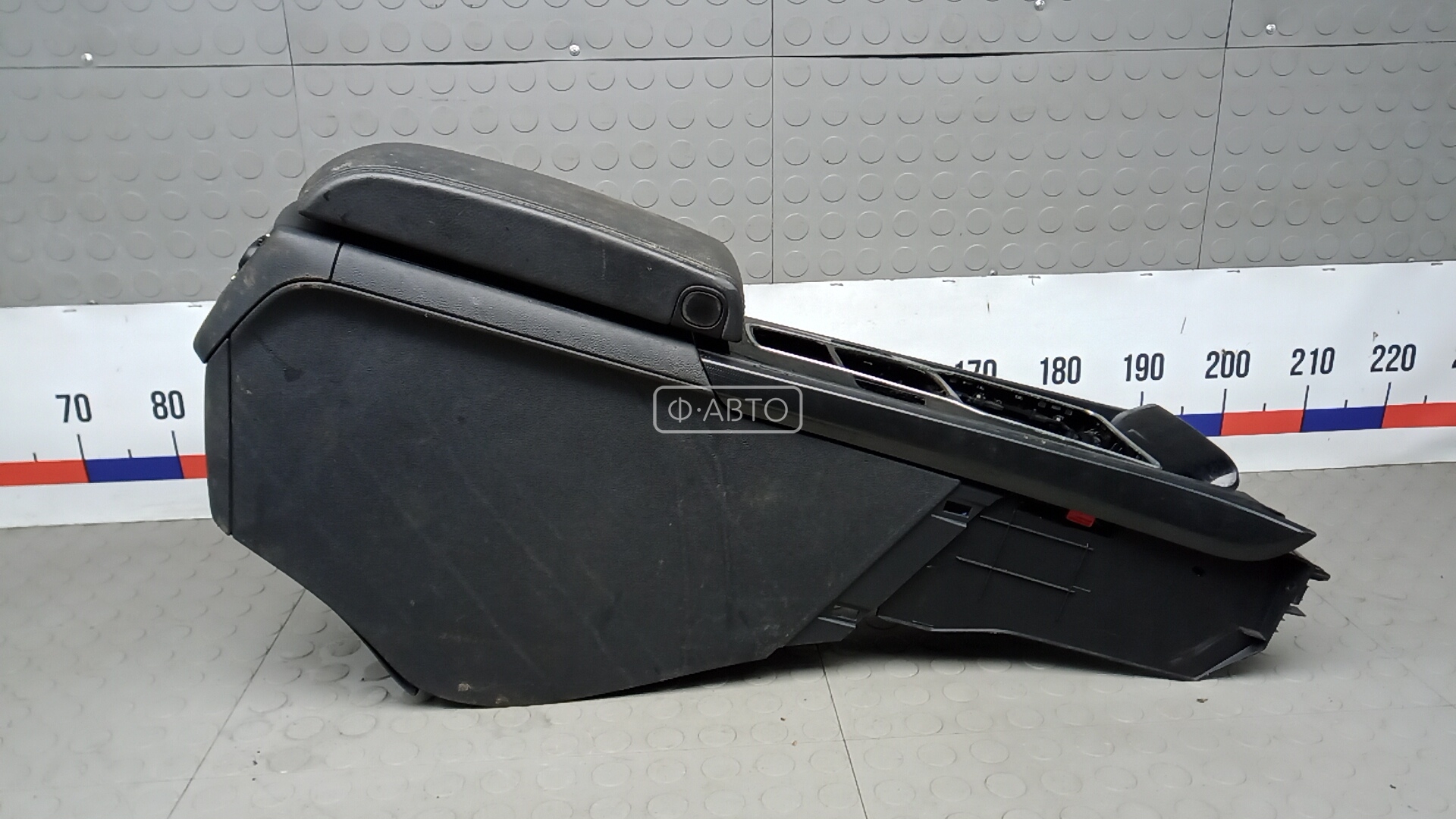 Подлокотник центральный