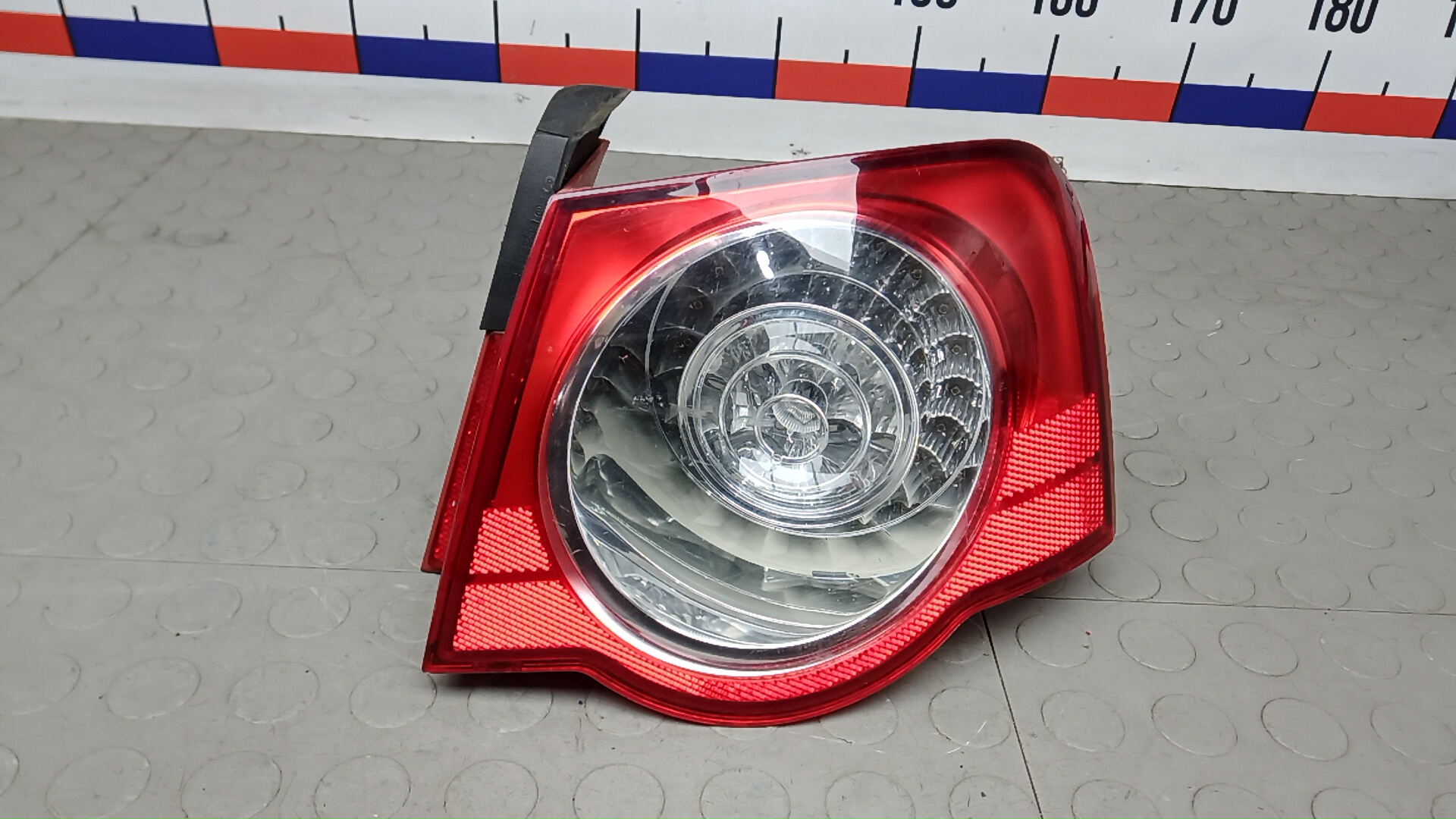 Фонарь задний правый VOLKSWAGEN PASSAT B6