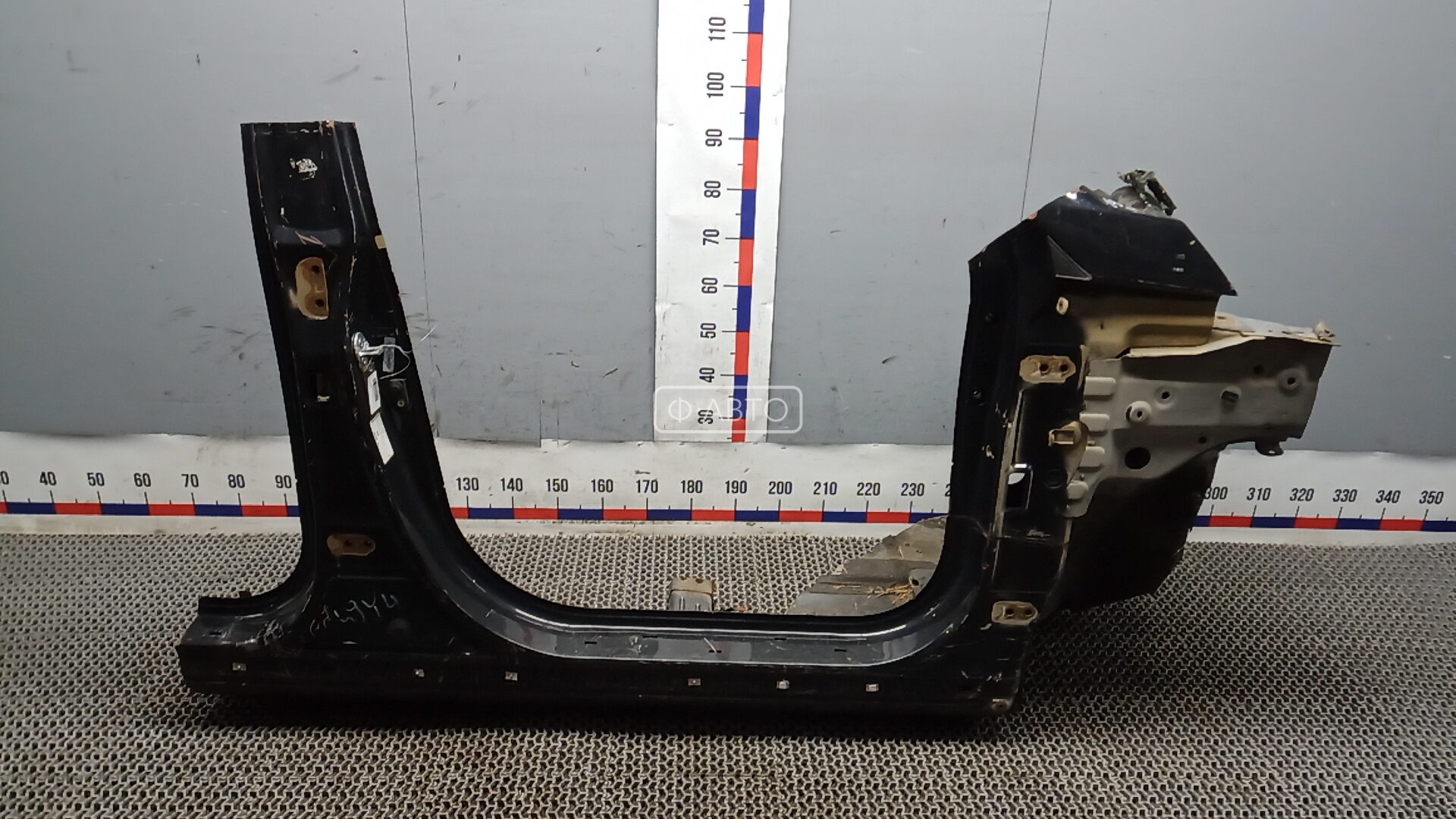 Порог правый