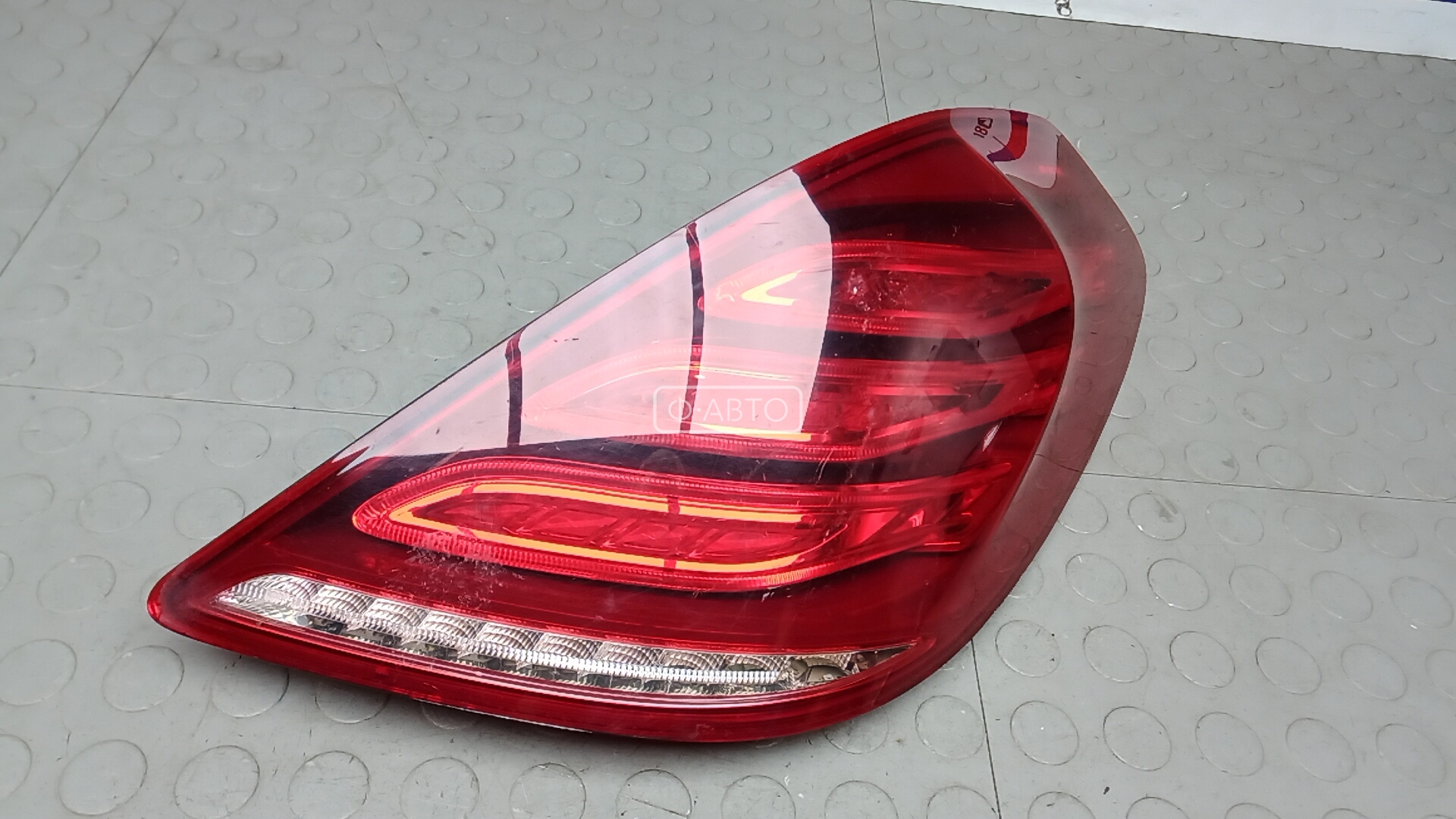 Фонарь задний правый