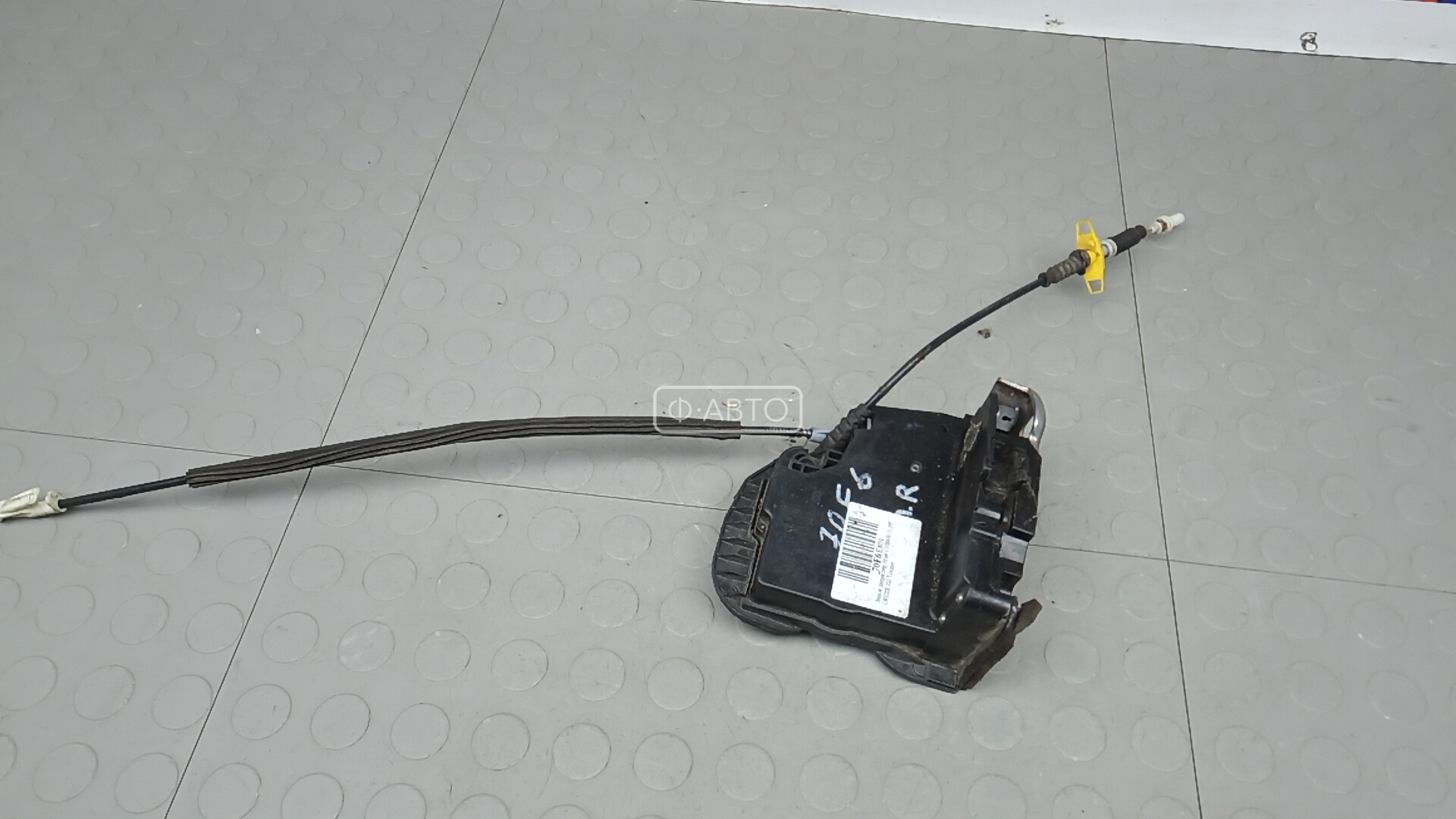 Замок двери передней правой