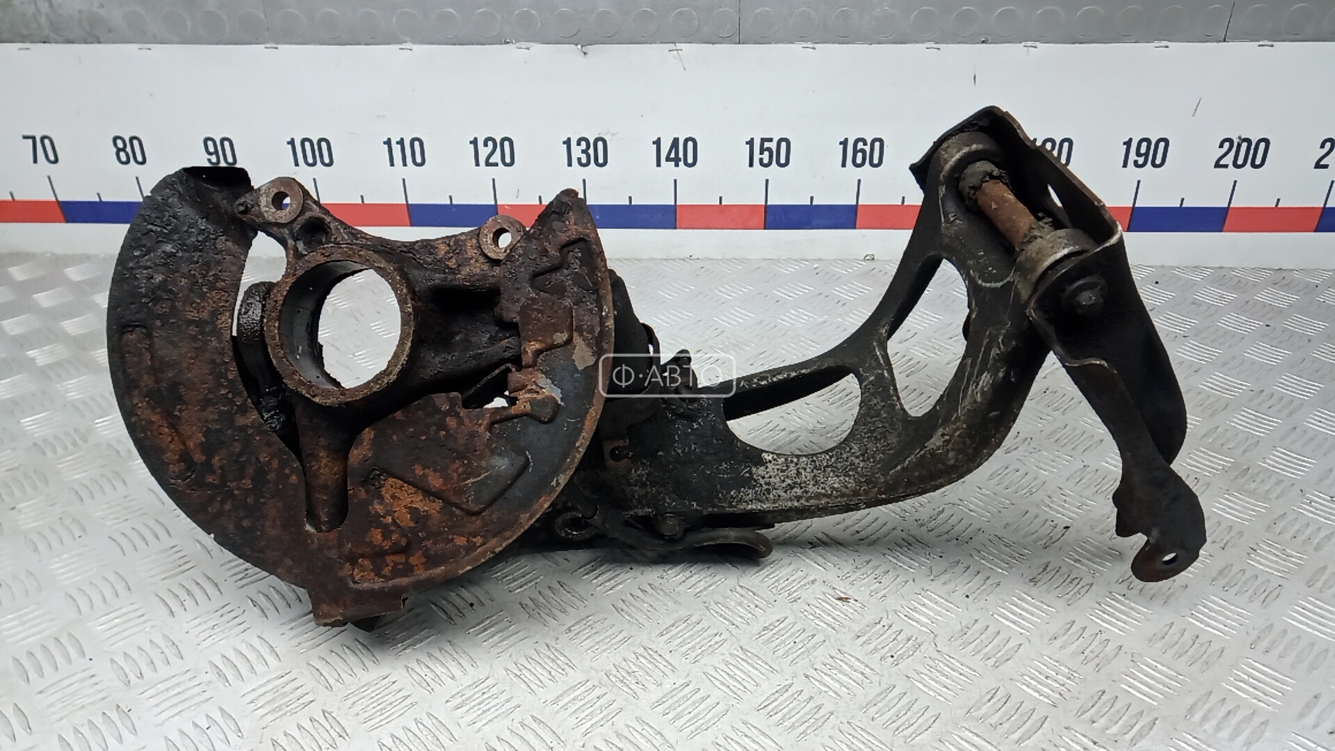 Ступица передняя левая