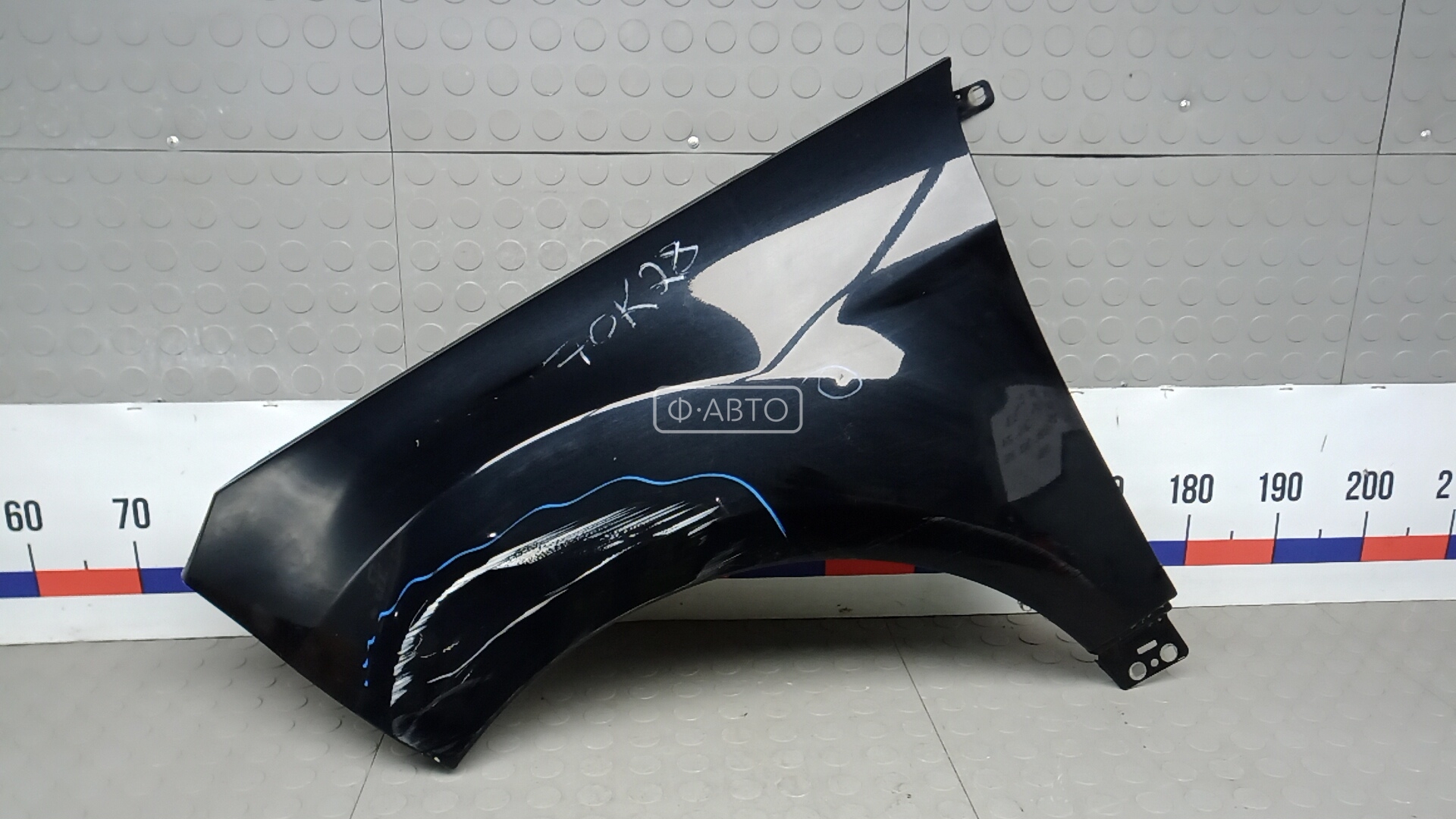 Крыло переднее левое