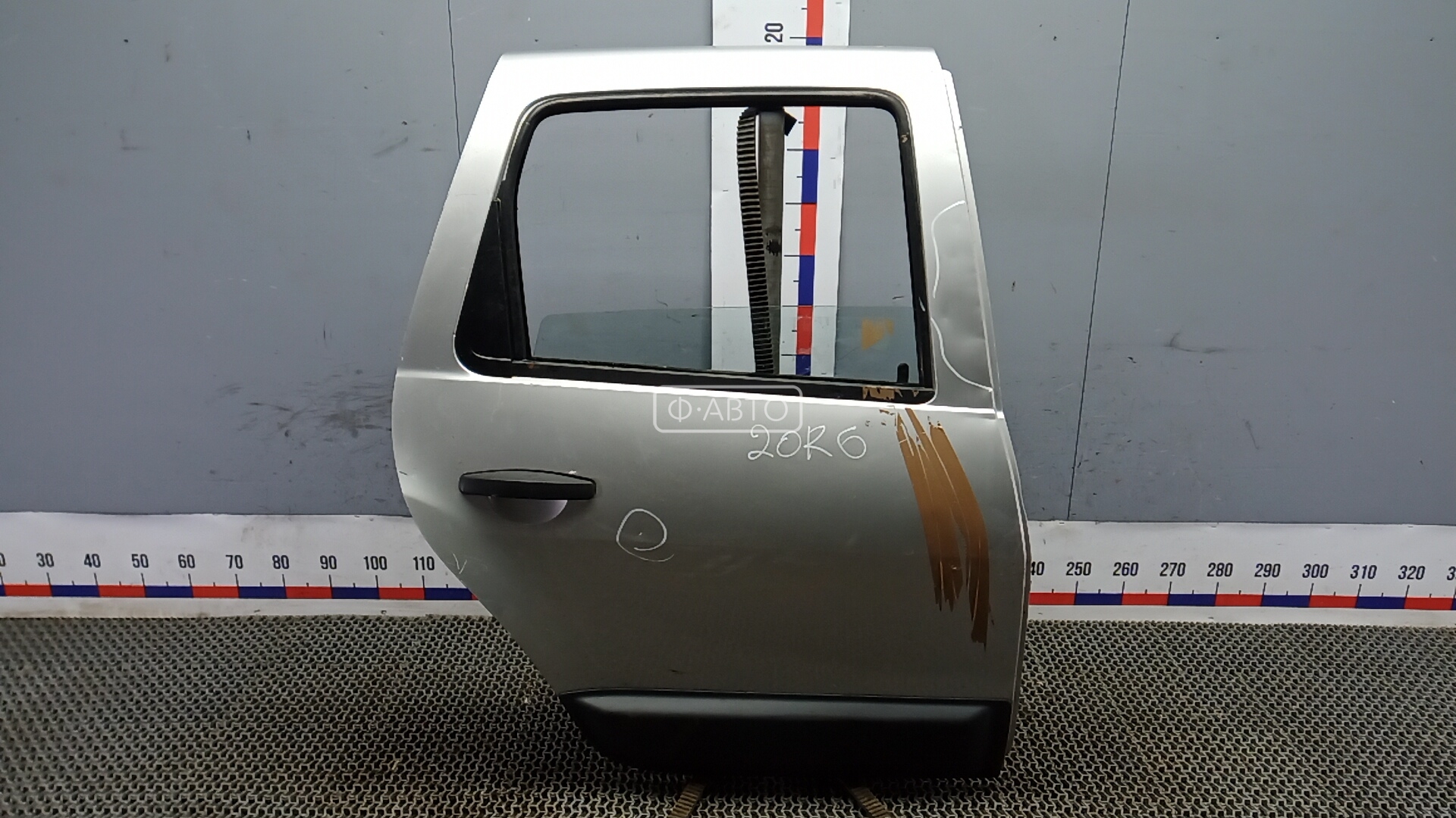 Дверь задняя правая