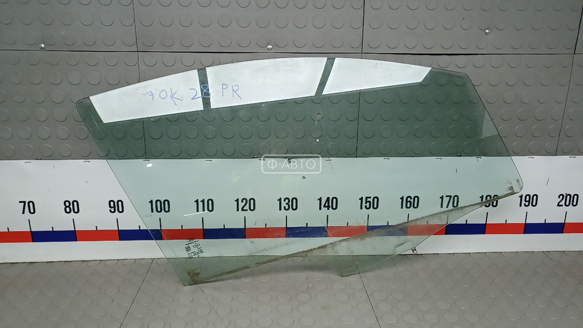 Стекло двери передней правой