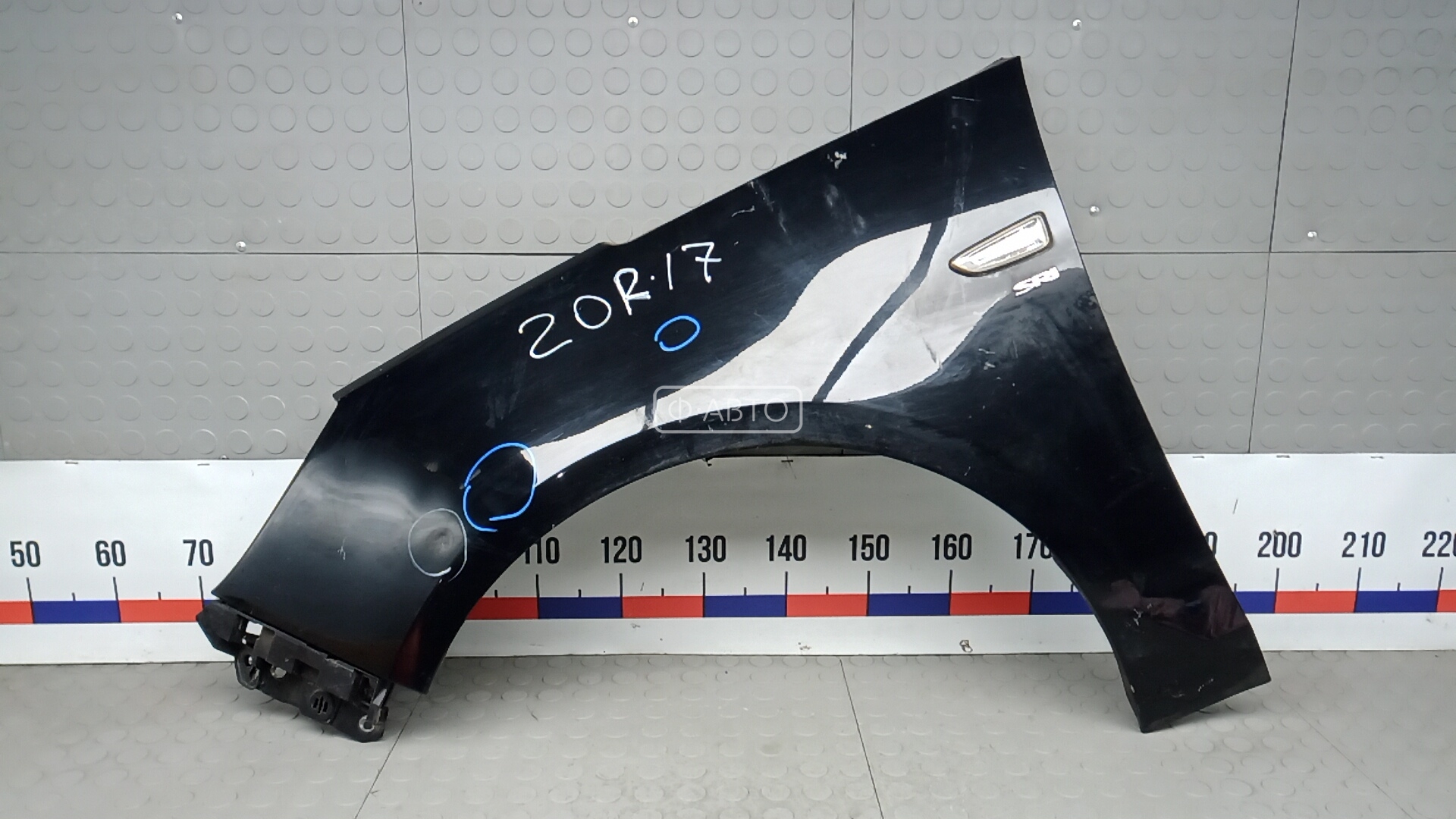 Крыло переднее левое