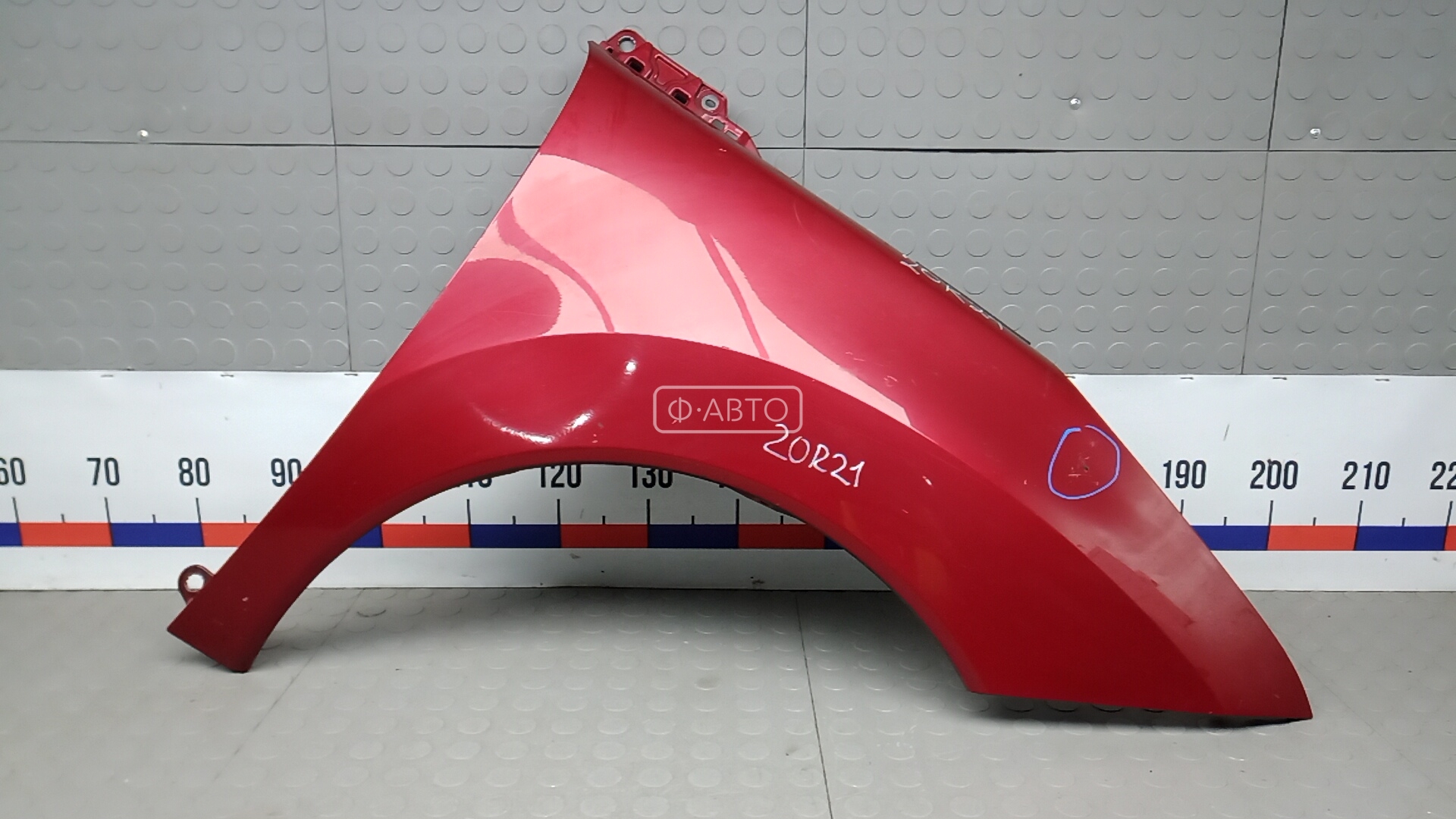 Крыло переднее правое