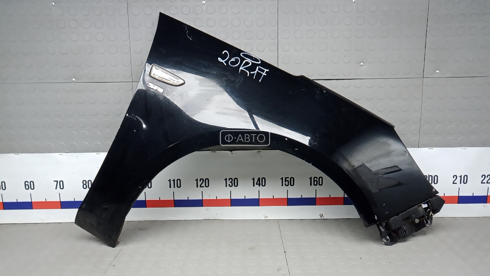 Крыло переднее правое