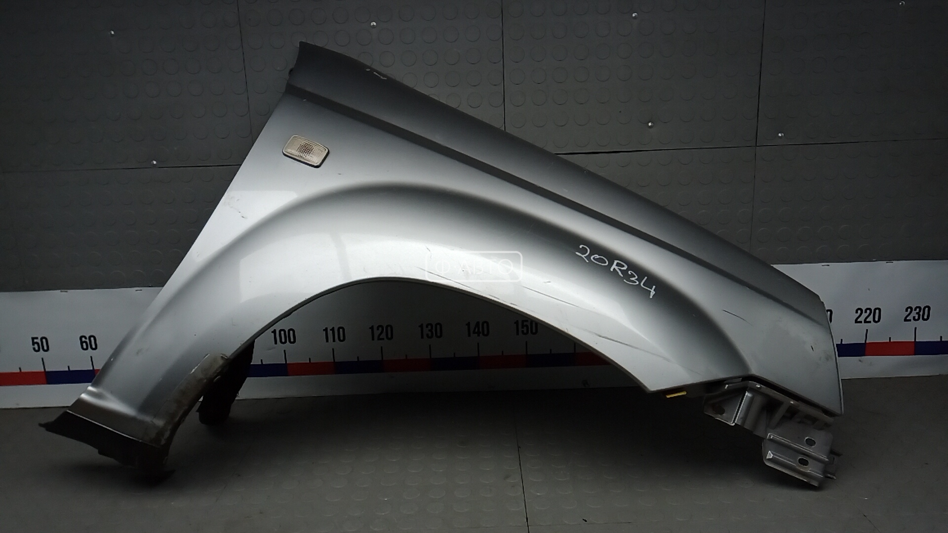 Крыло переднее правое