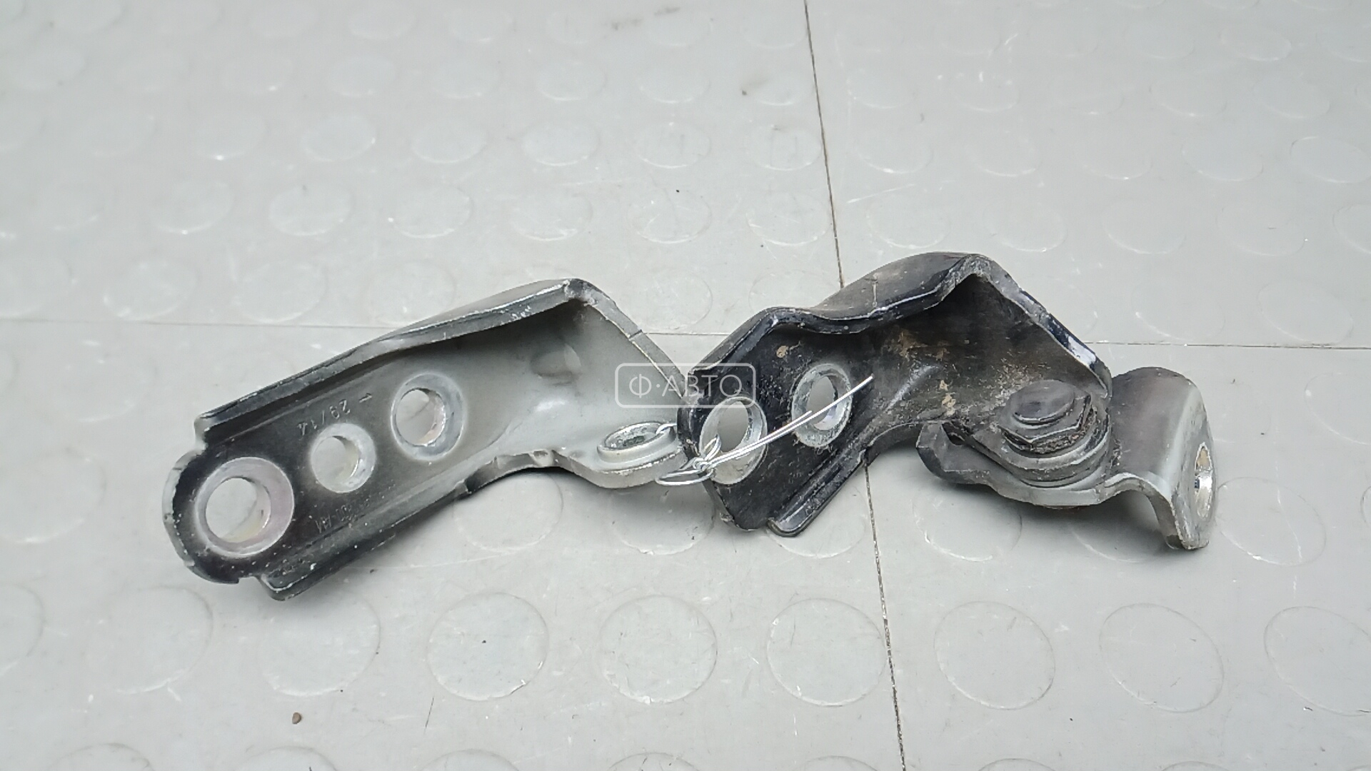 Петля передняя правая