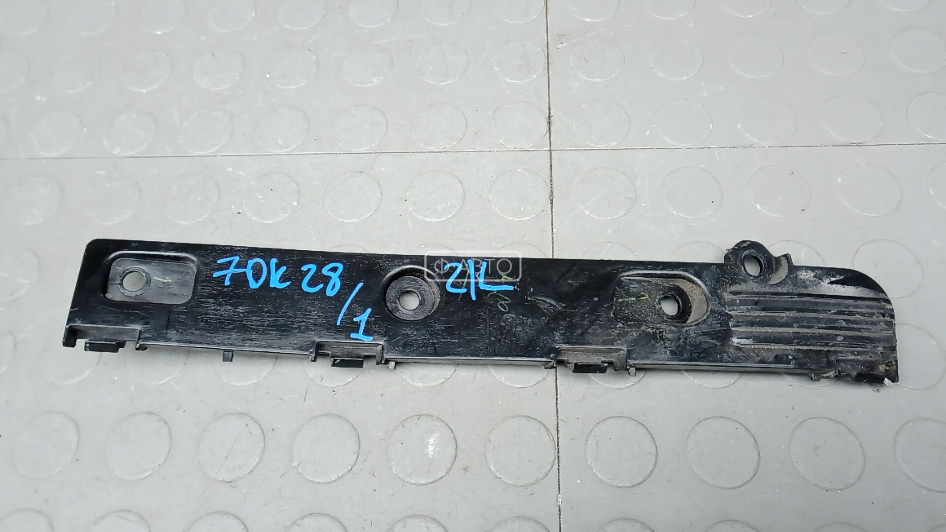 Крепление бампера заднее