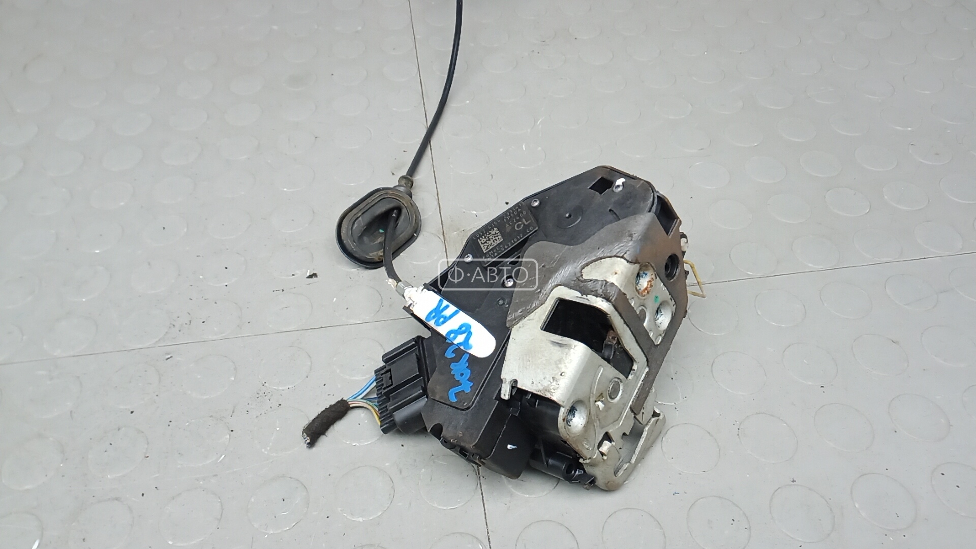 Замок двери передней правой