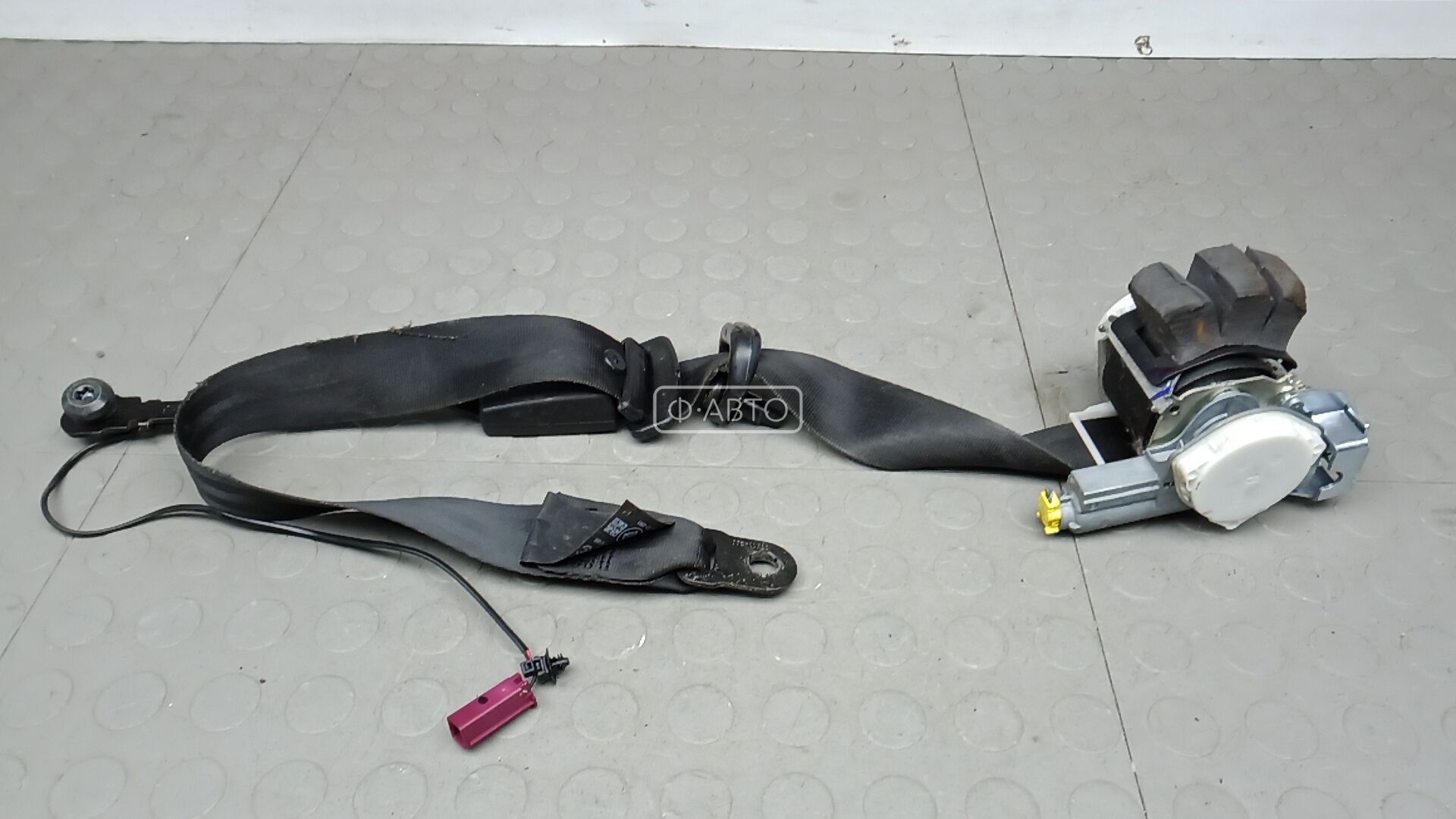 Ремень безопасности с пиропатроном сиденья переднего