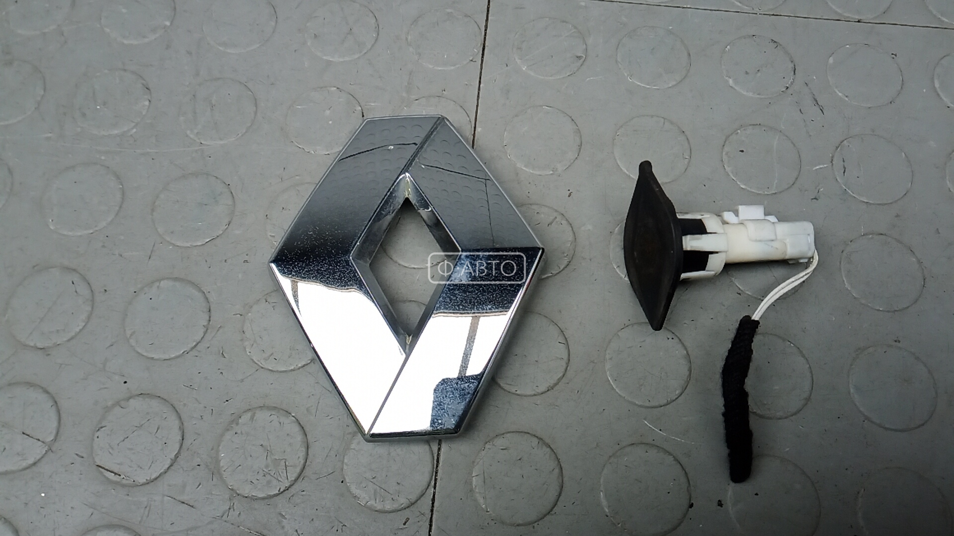 Значок на капот