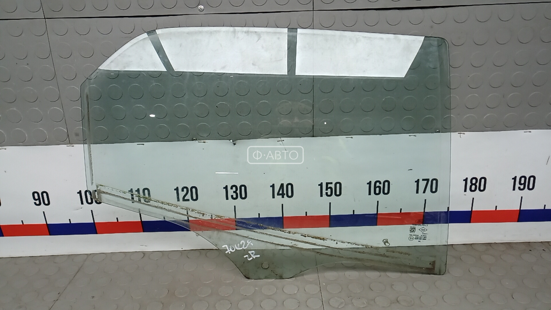 Стекло двери задней правой