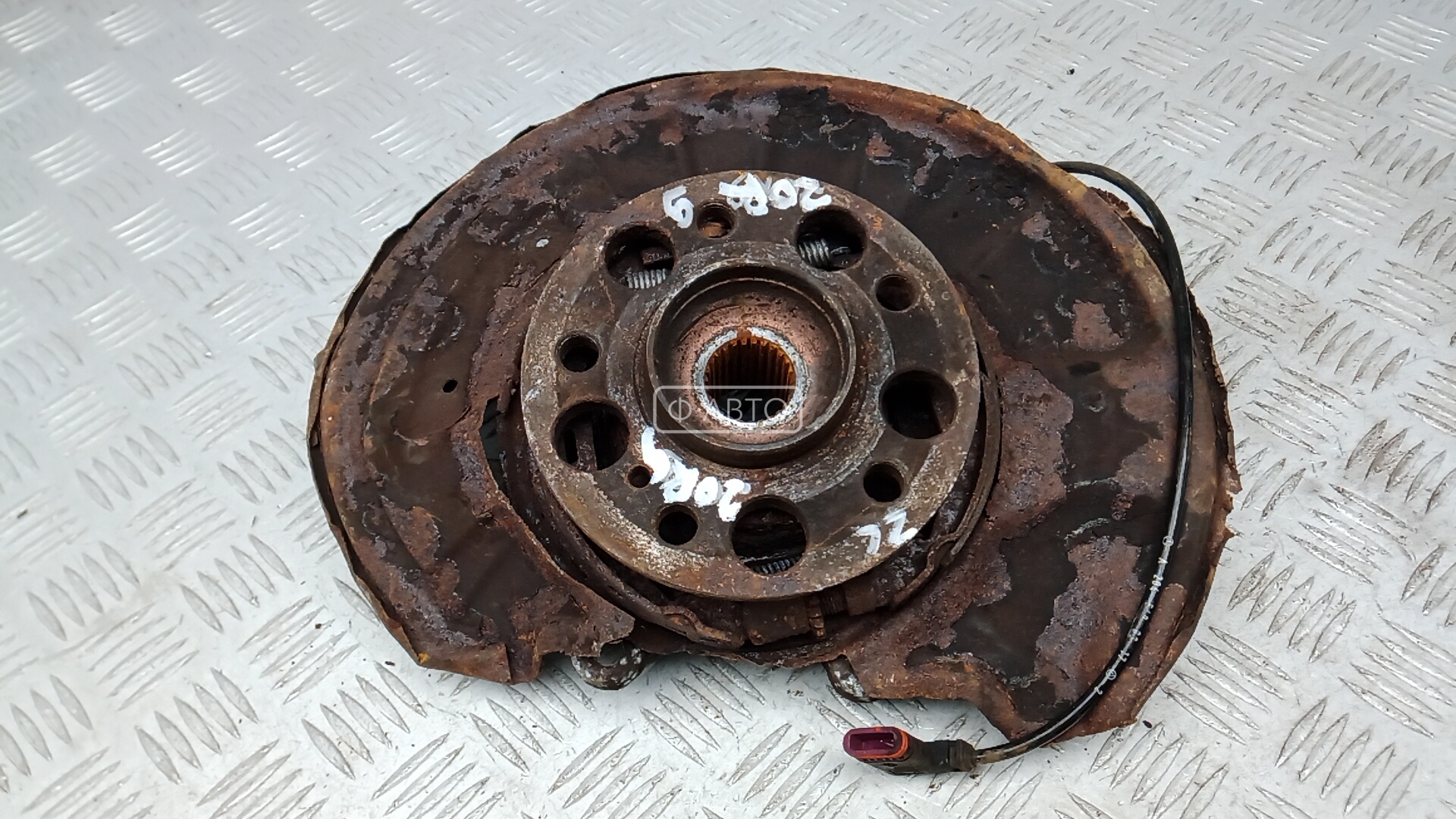 Ступица задняя левая