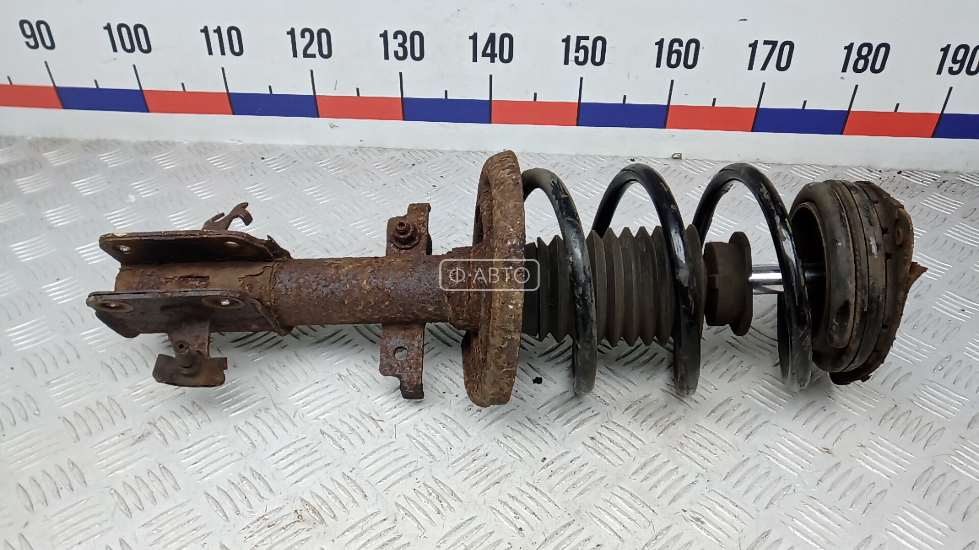 Стойка передняя правая