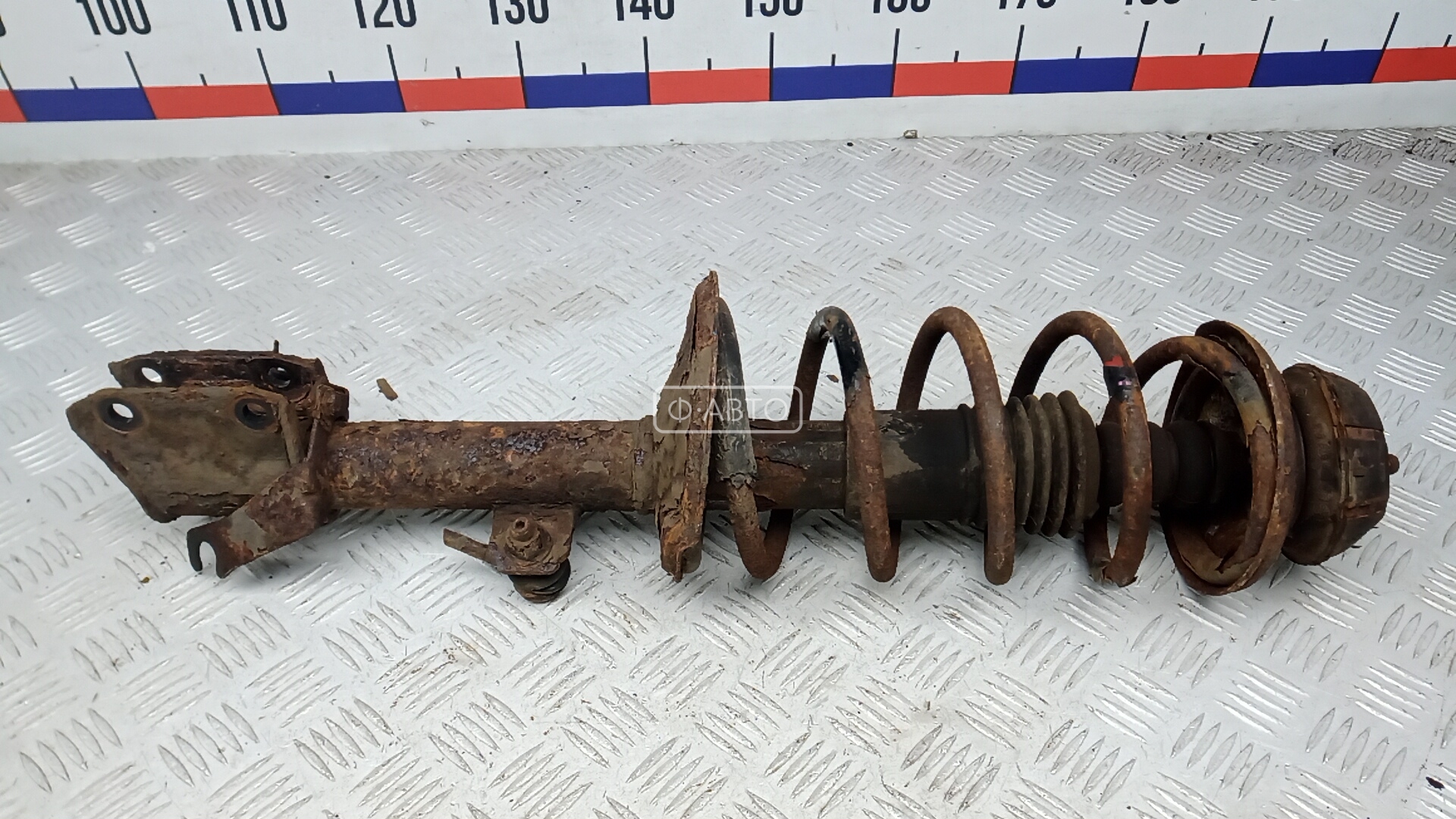 Стойка передняя правая