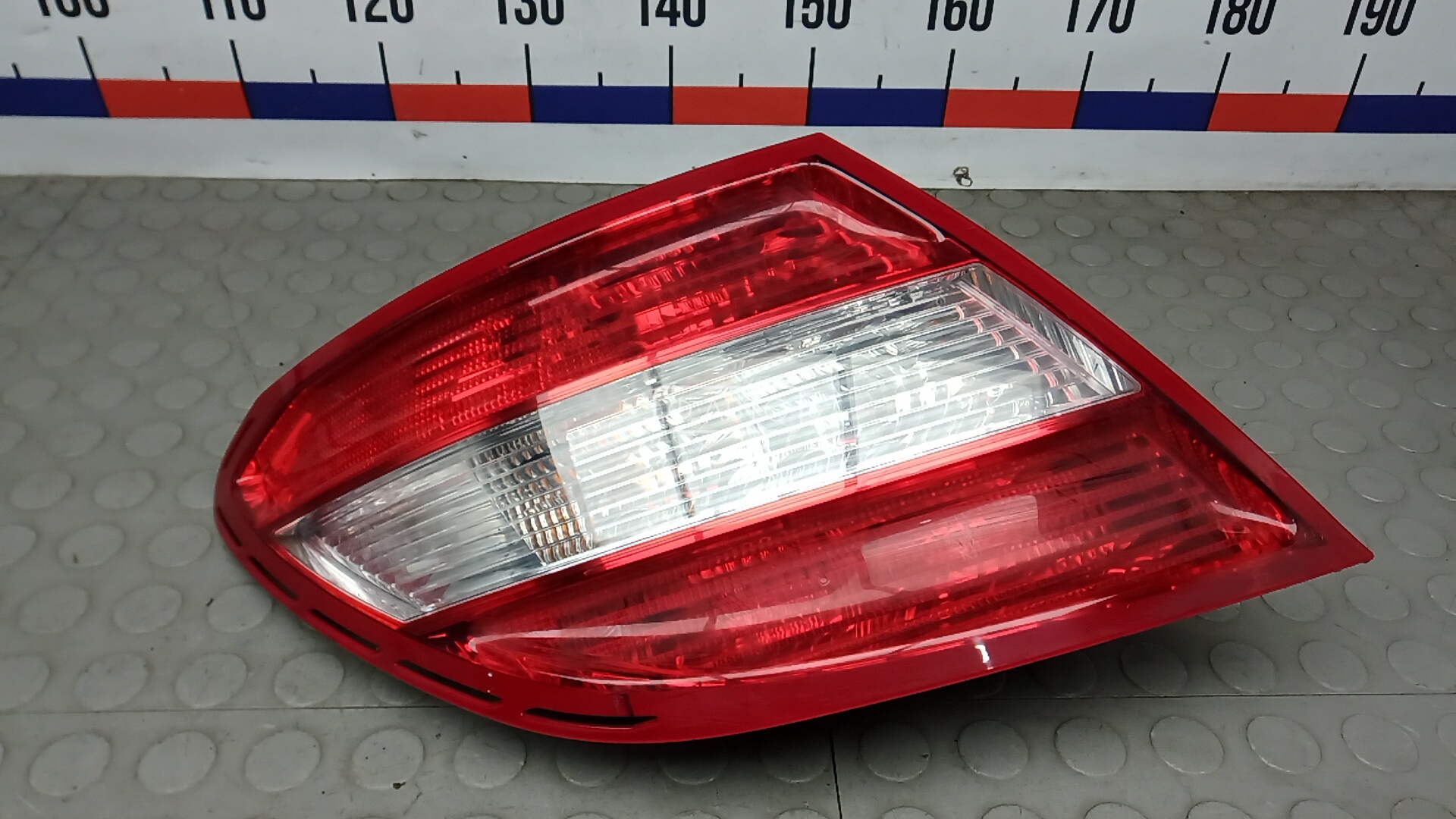 Фонарь задний левый