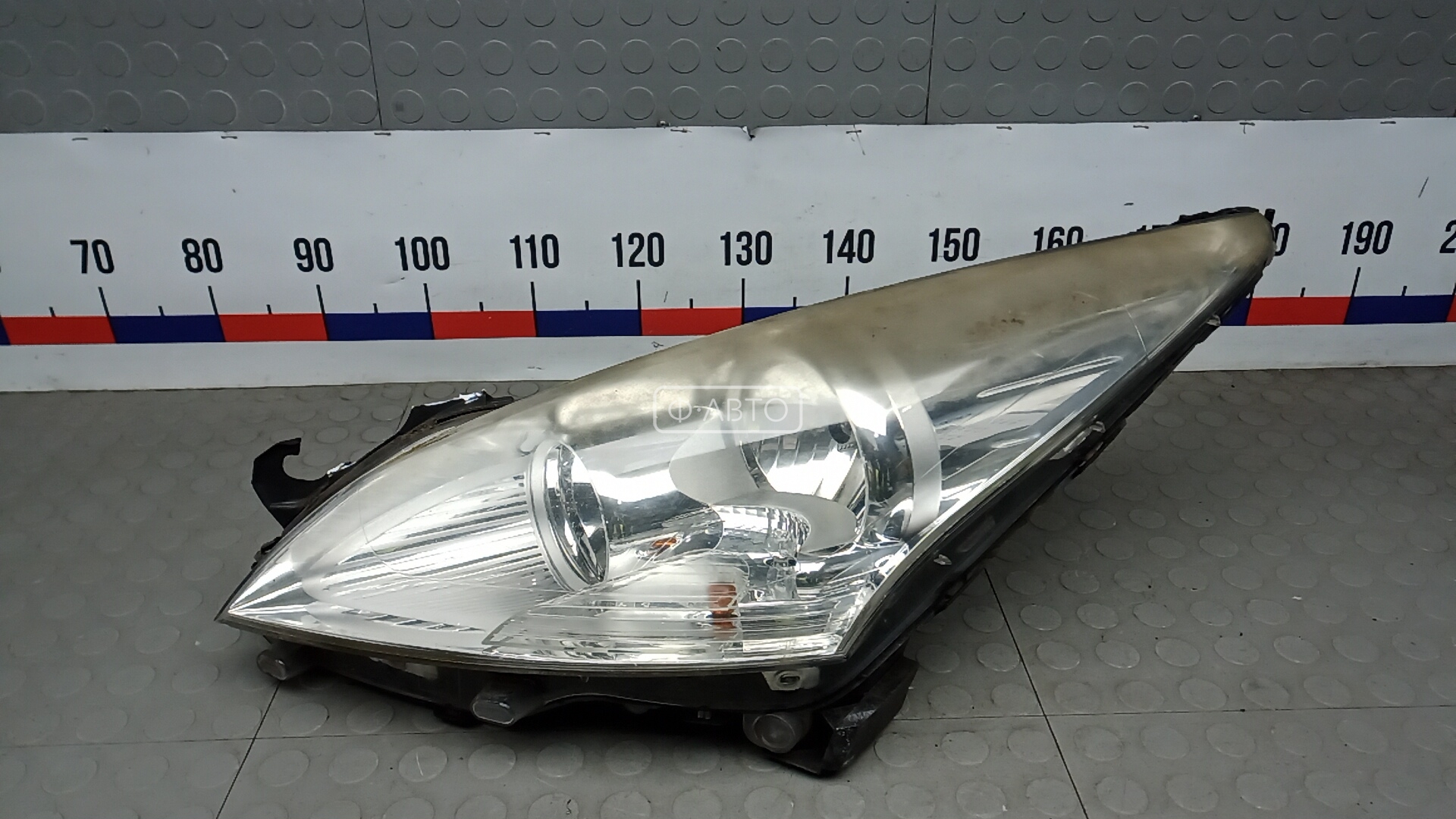 Фара левая