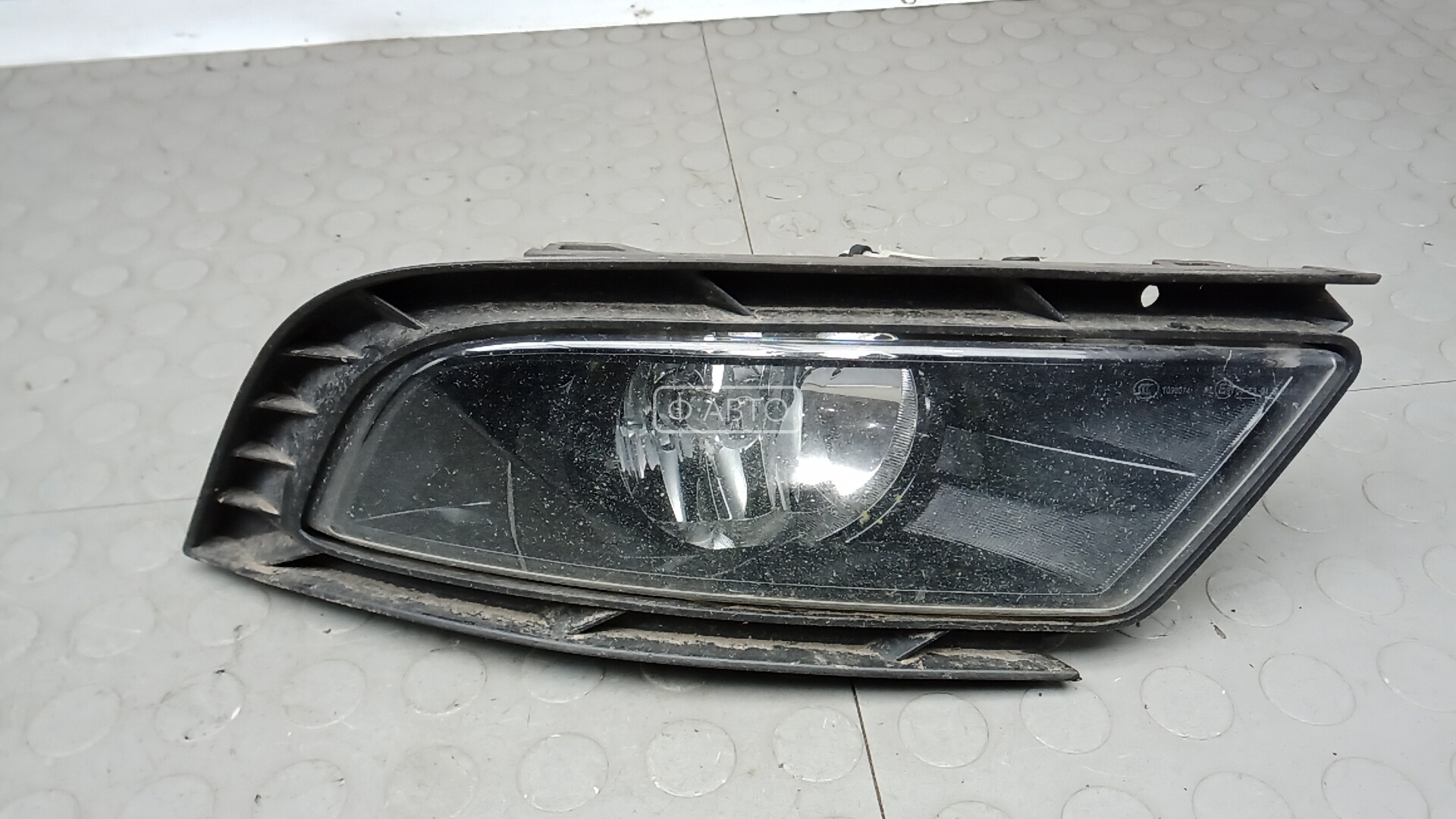 Фара галогенная правая передняя
