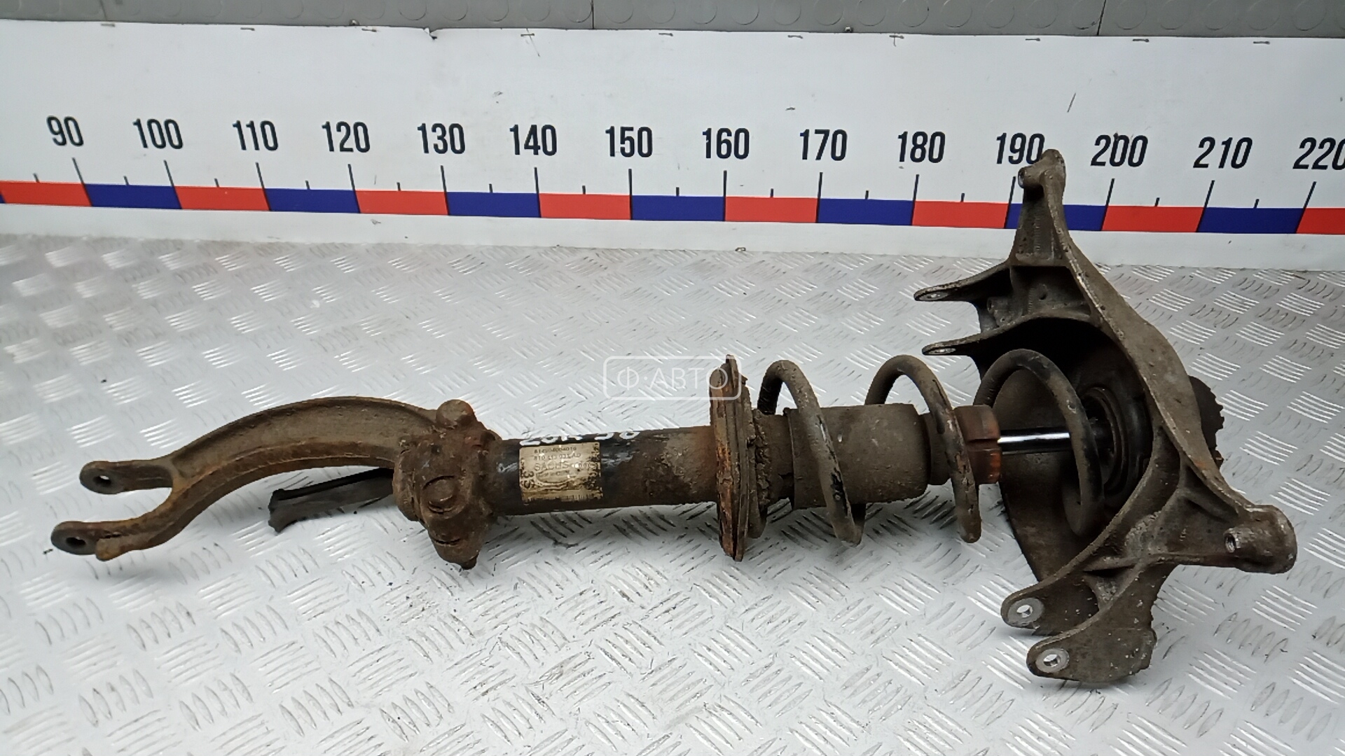 Стойка передняя правая