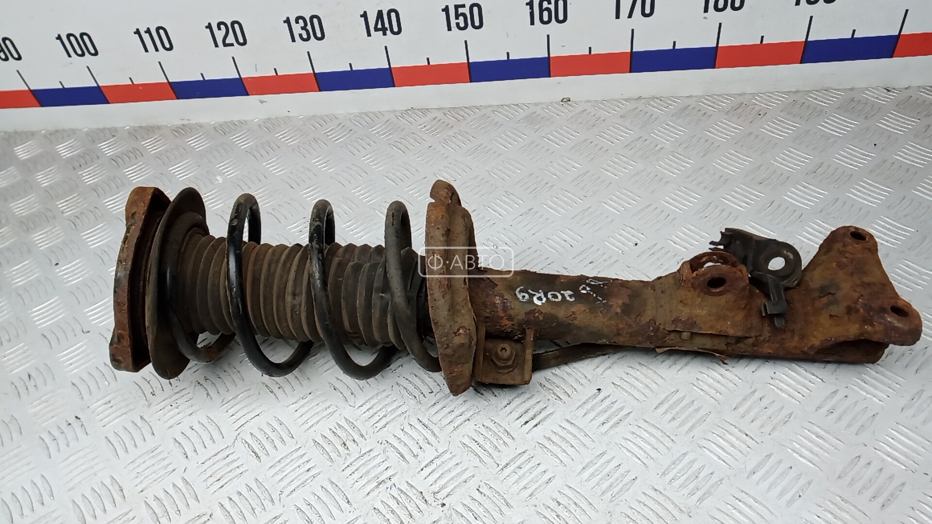 Стойка передняя правая