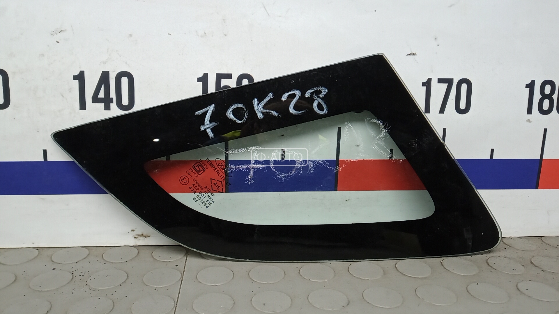 Стекло кузова боковое заднее правое