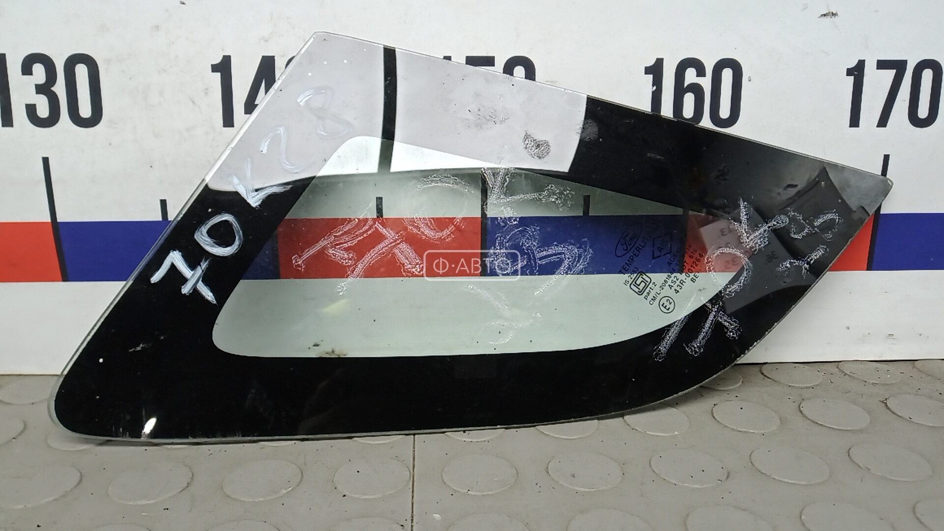 Стекло кузова боковое заднее левое