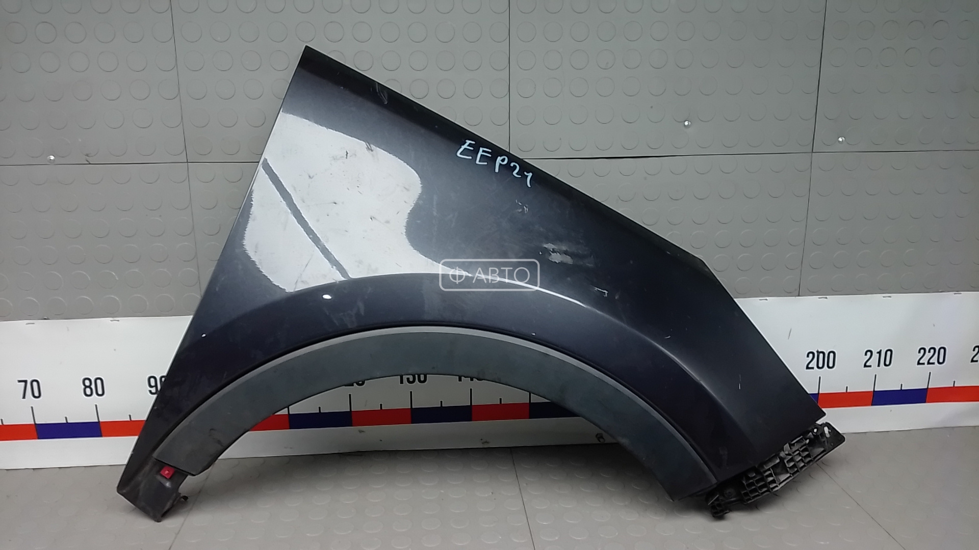 Крыло переднее правое