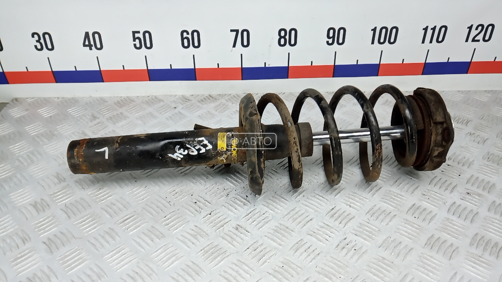 Стойка передняя левая