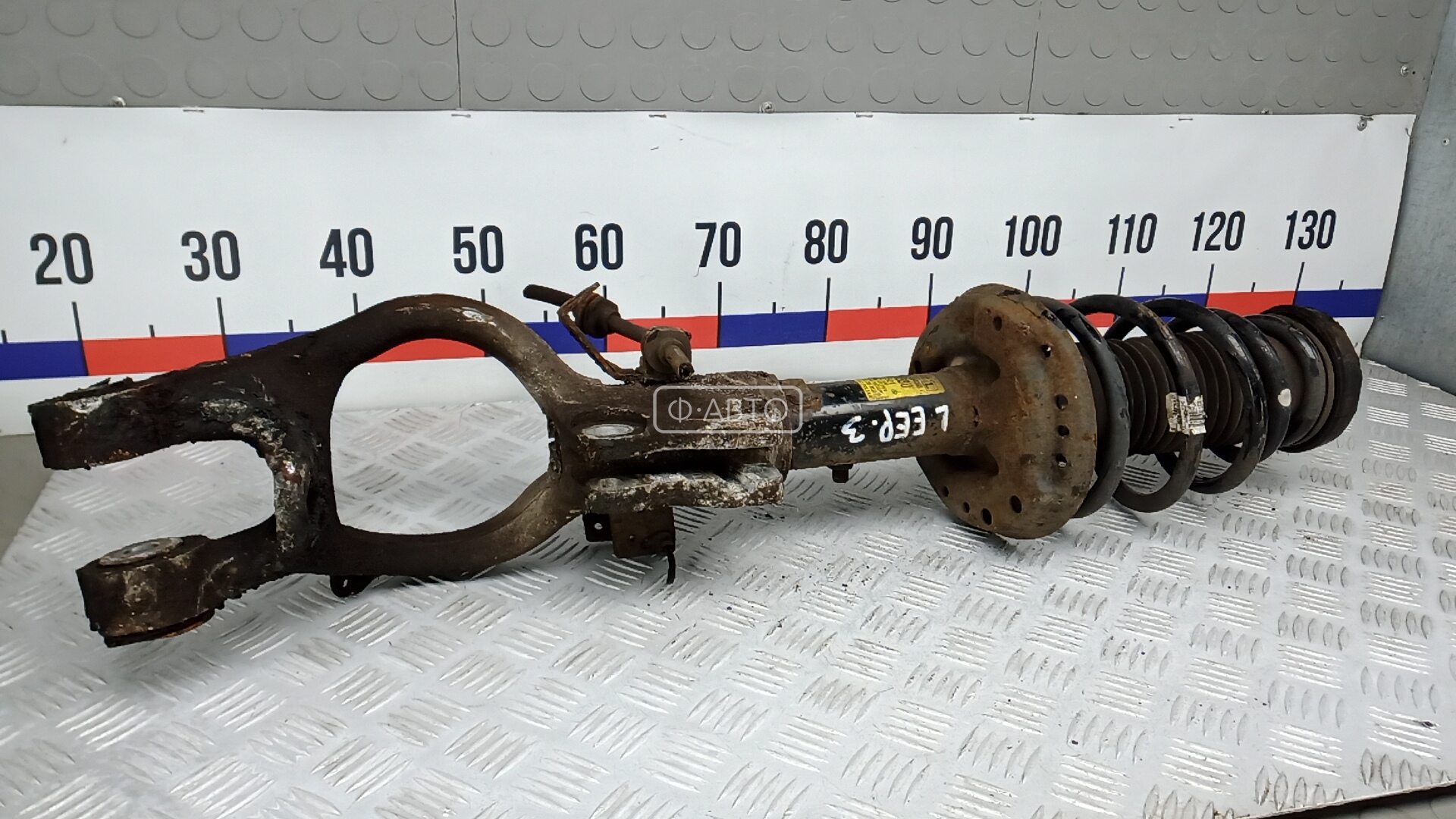 Стойка передняя левая