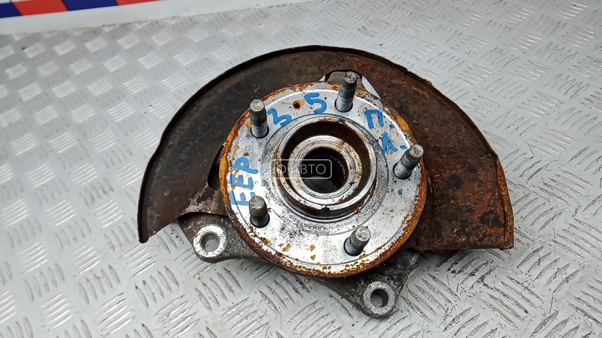 Ступица передняя левая