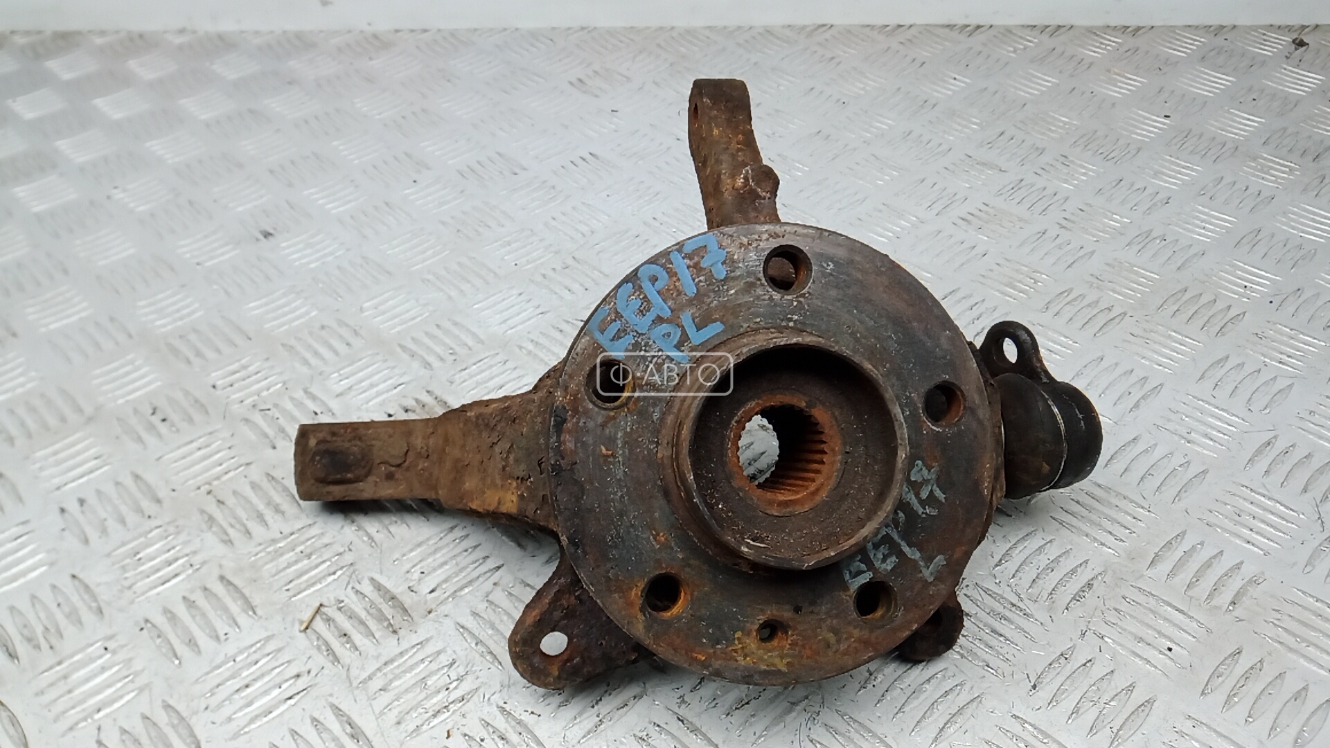 Ступица передняя левая