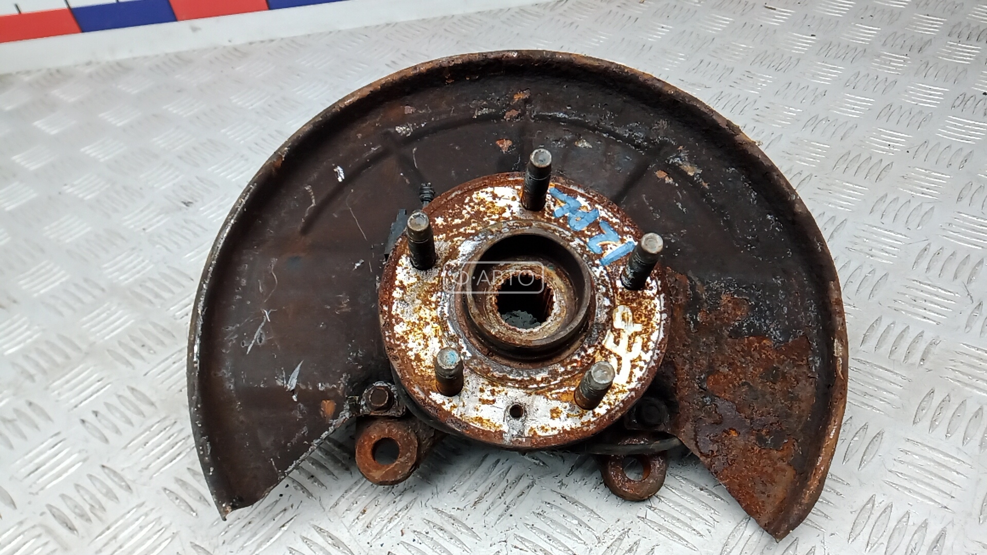 Ступица передняя левая