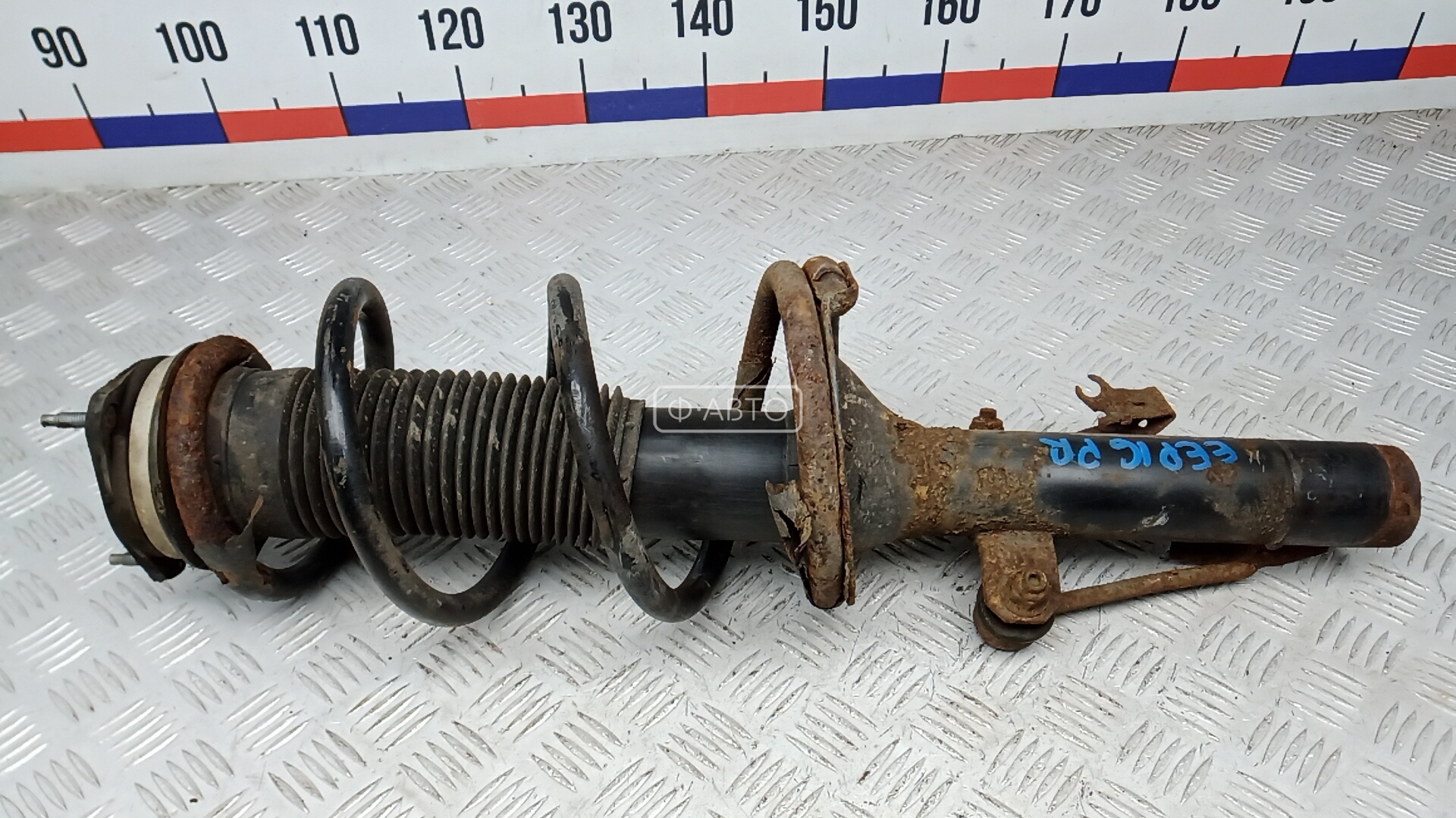 Стойка передняя правая