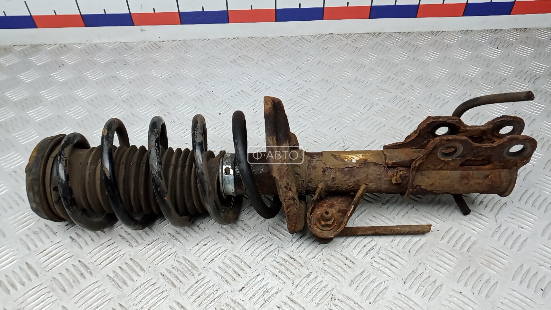 Стойка передняя правая