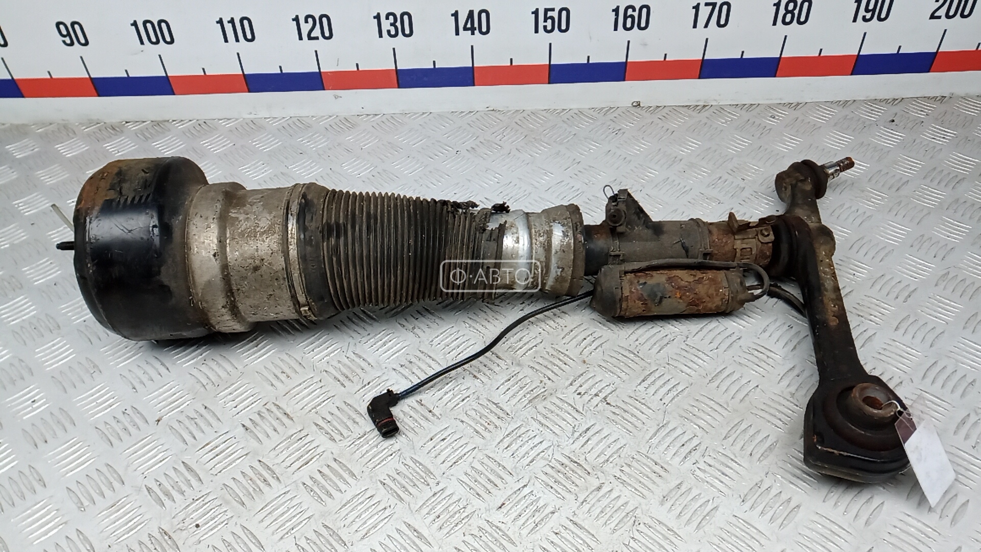 Стойка передняя левая