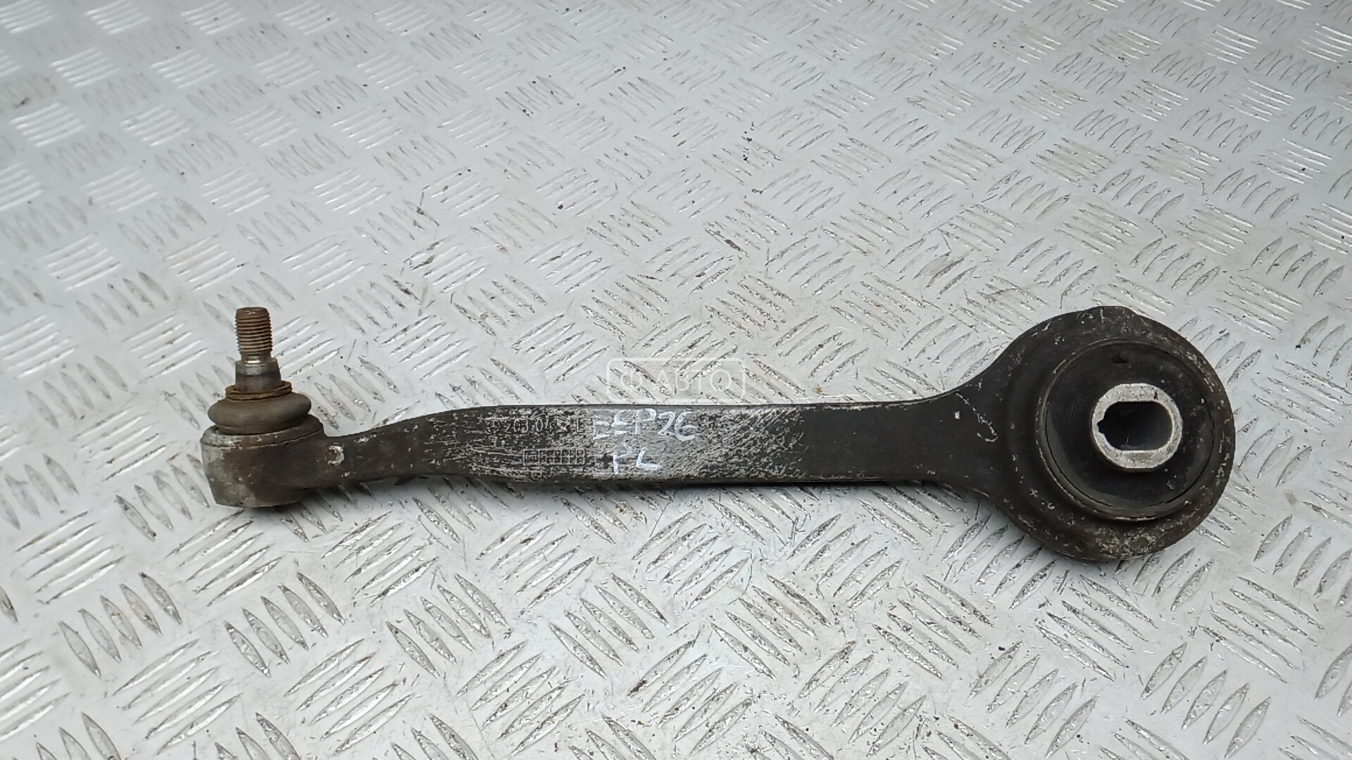 Рычаг передний нижний левый