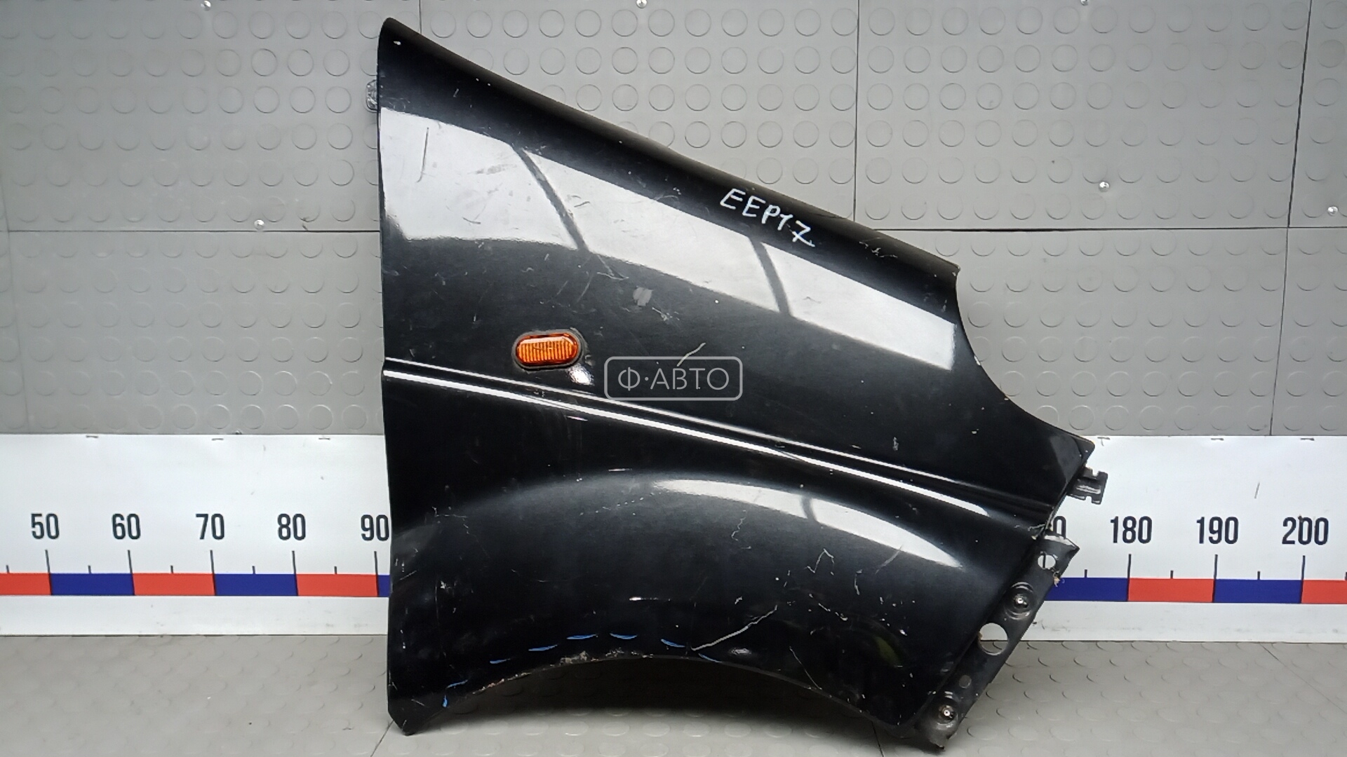 Крыло переднее правое