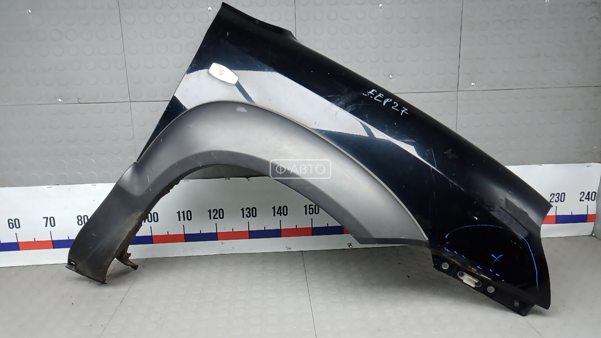 Крыло переднее правое