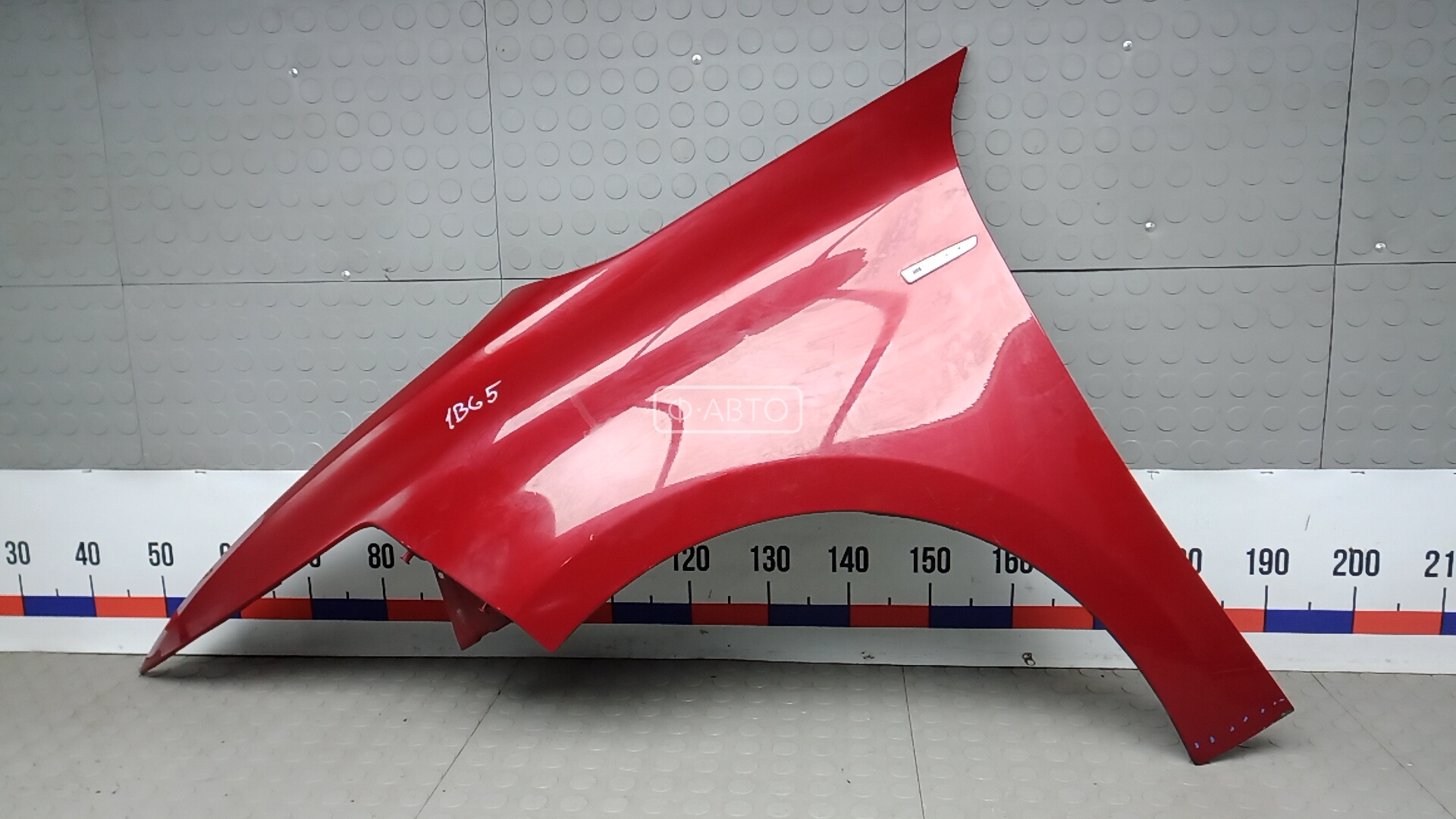 Крыло переднее левое