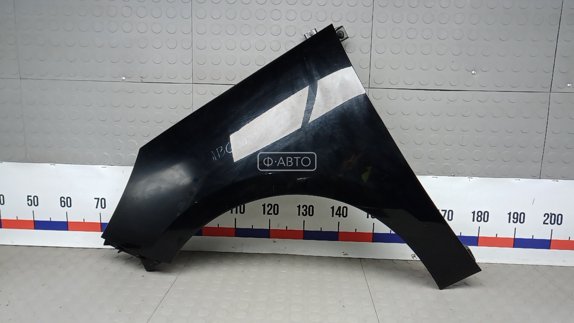 Крыло переднее левое