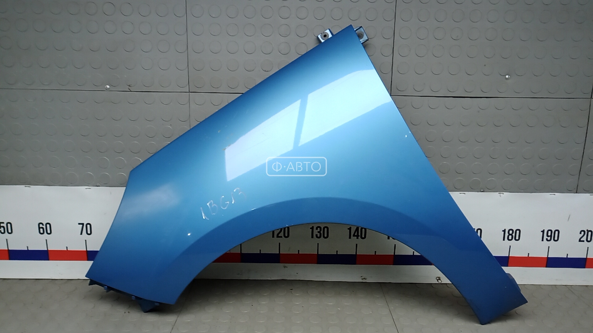 Крыло переднее левое