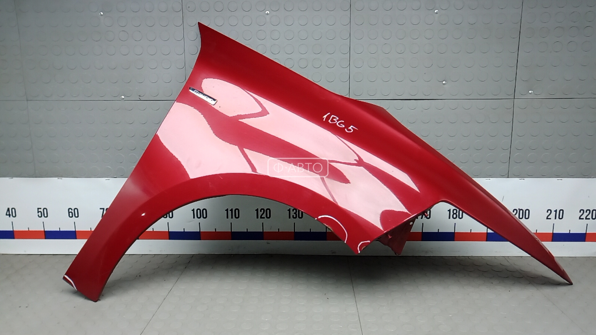 Крыло переднее правое