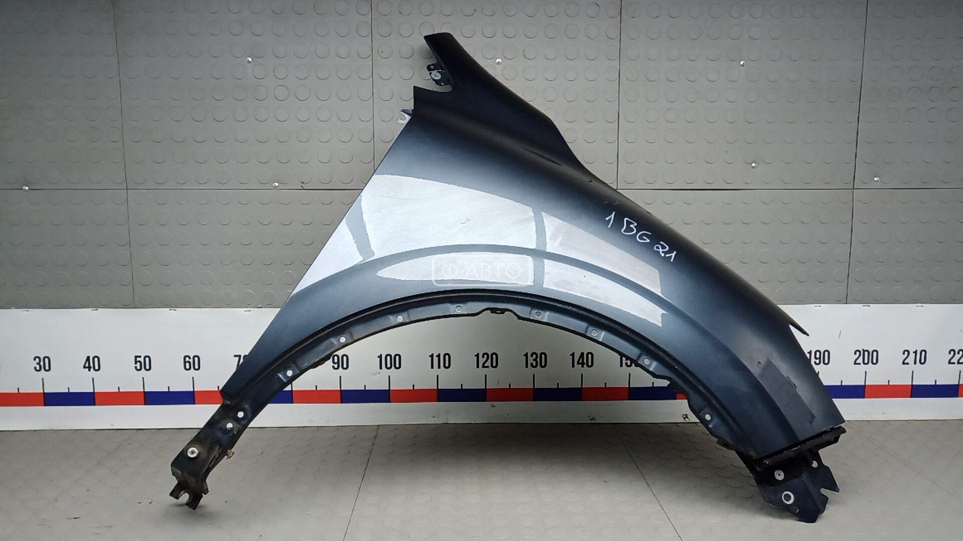 Крыло переднее правое