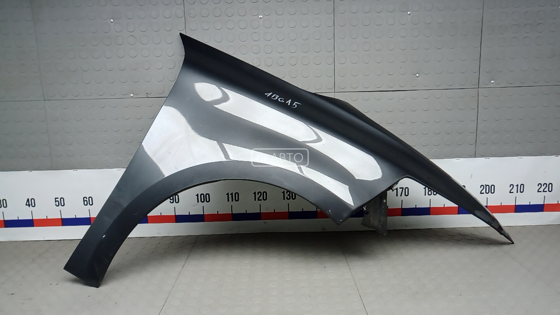 Крыло переднее правое